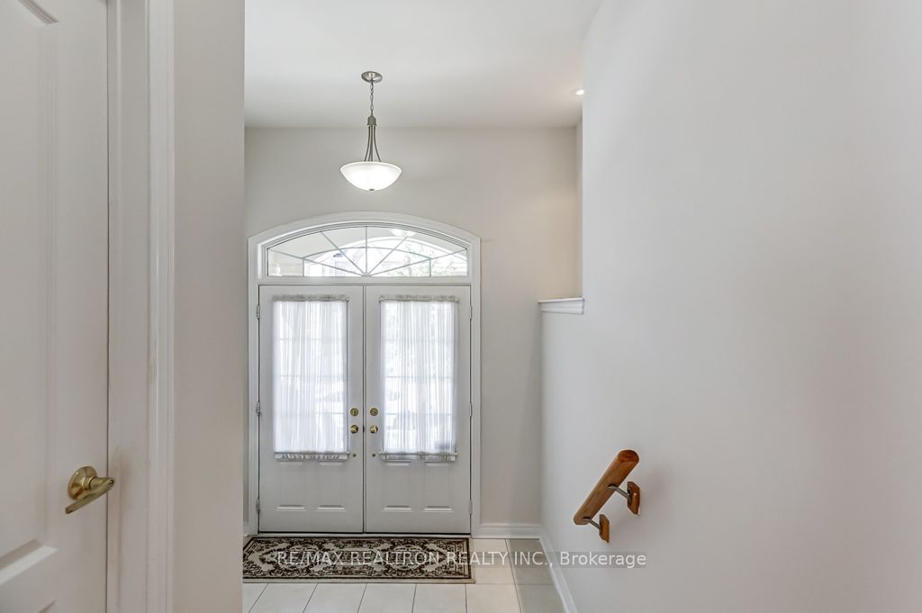 45 Philip Brown Avenue, Whitchurch-Stouffville, ON L4A 1S7 photo 3