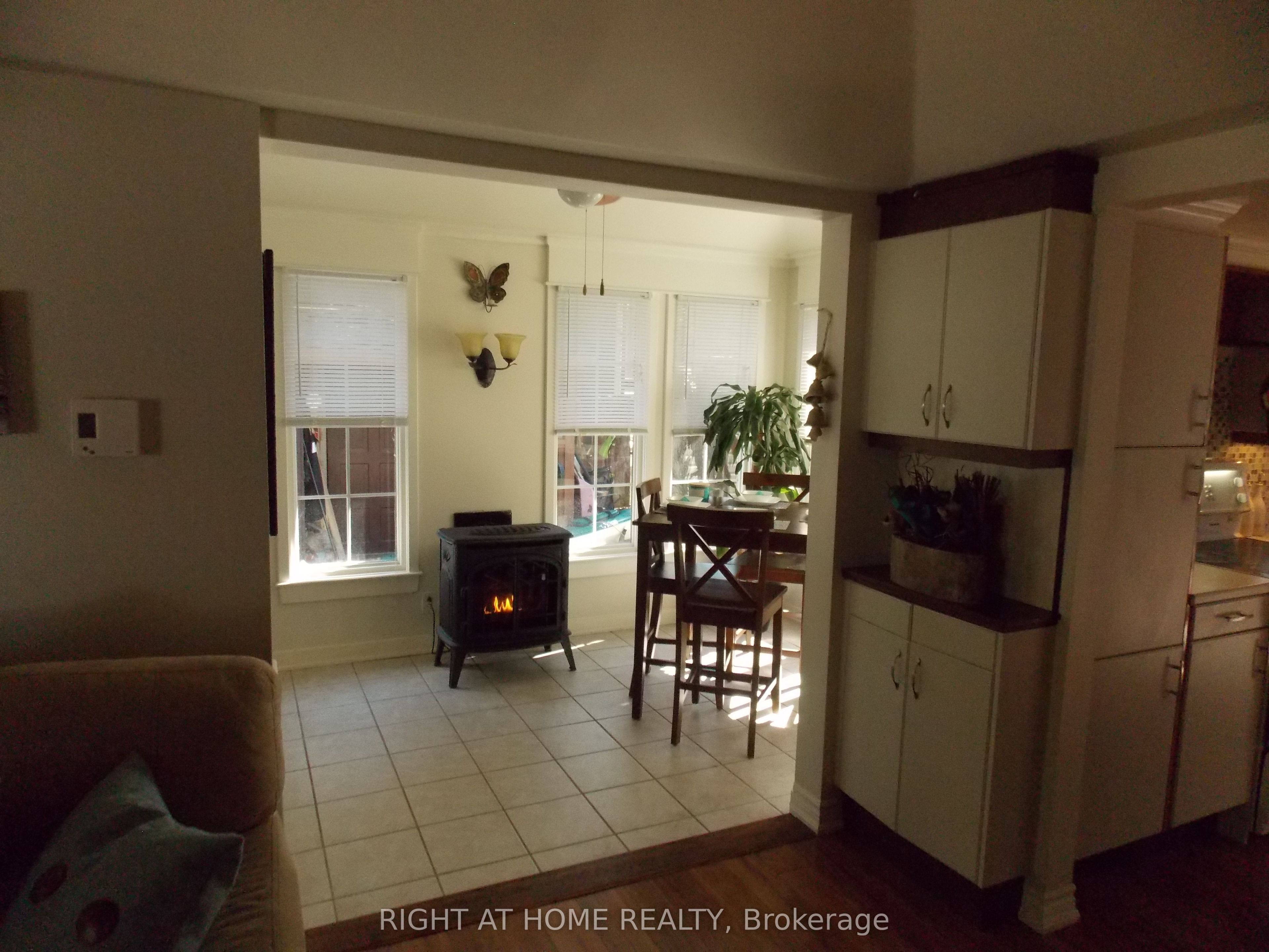 10 Rosehill Drive, Whitchurch-Stouffville, ON L4A 7X3 photo 2
