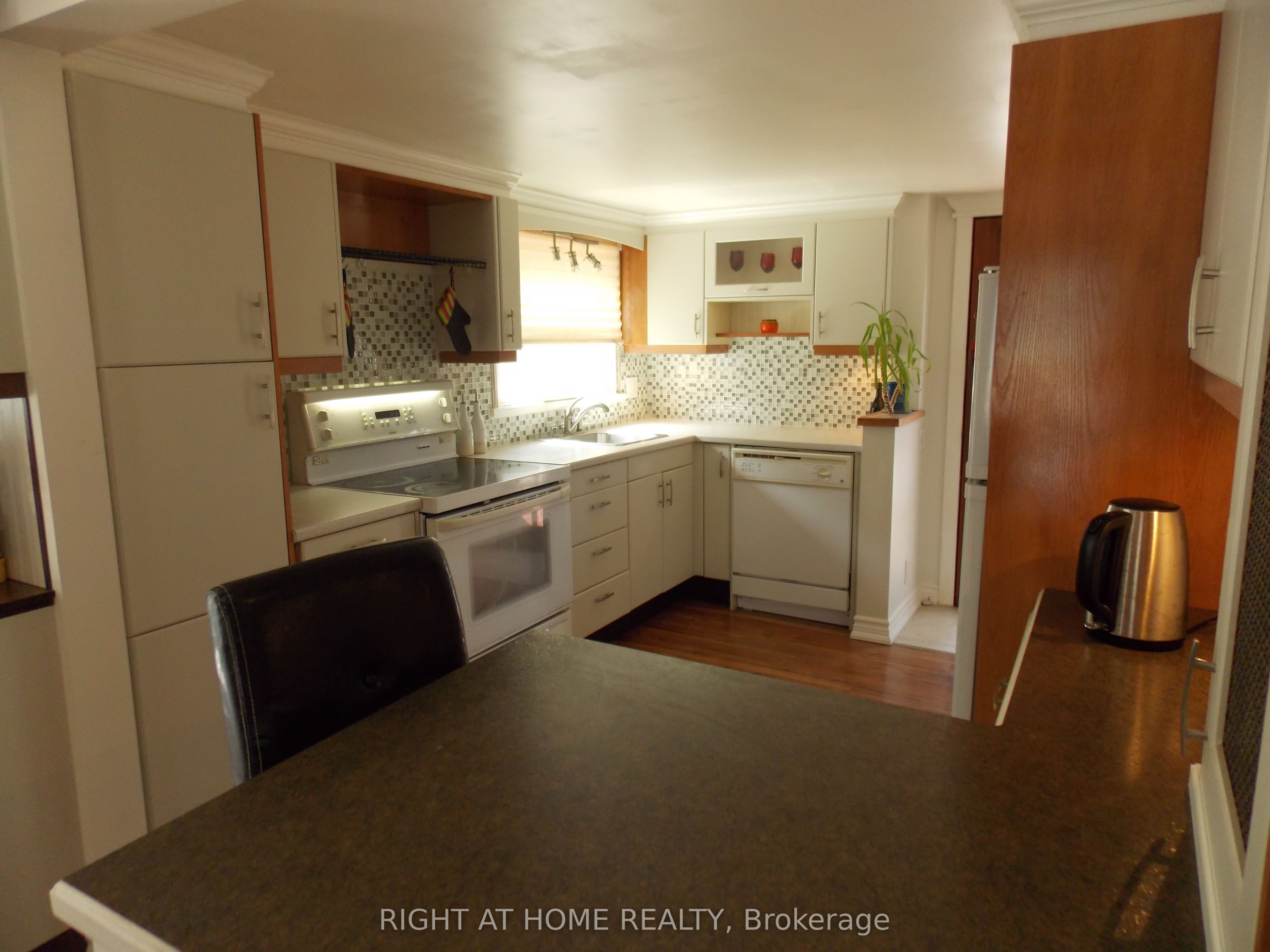 10 Rosehill Drive, Whitchurch-Stouffville, ON L4A 7X3 photo 3