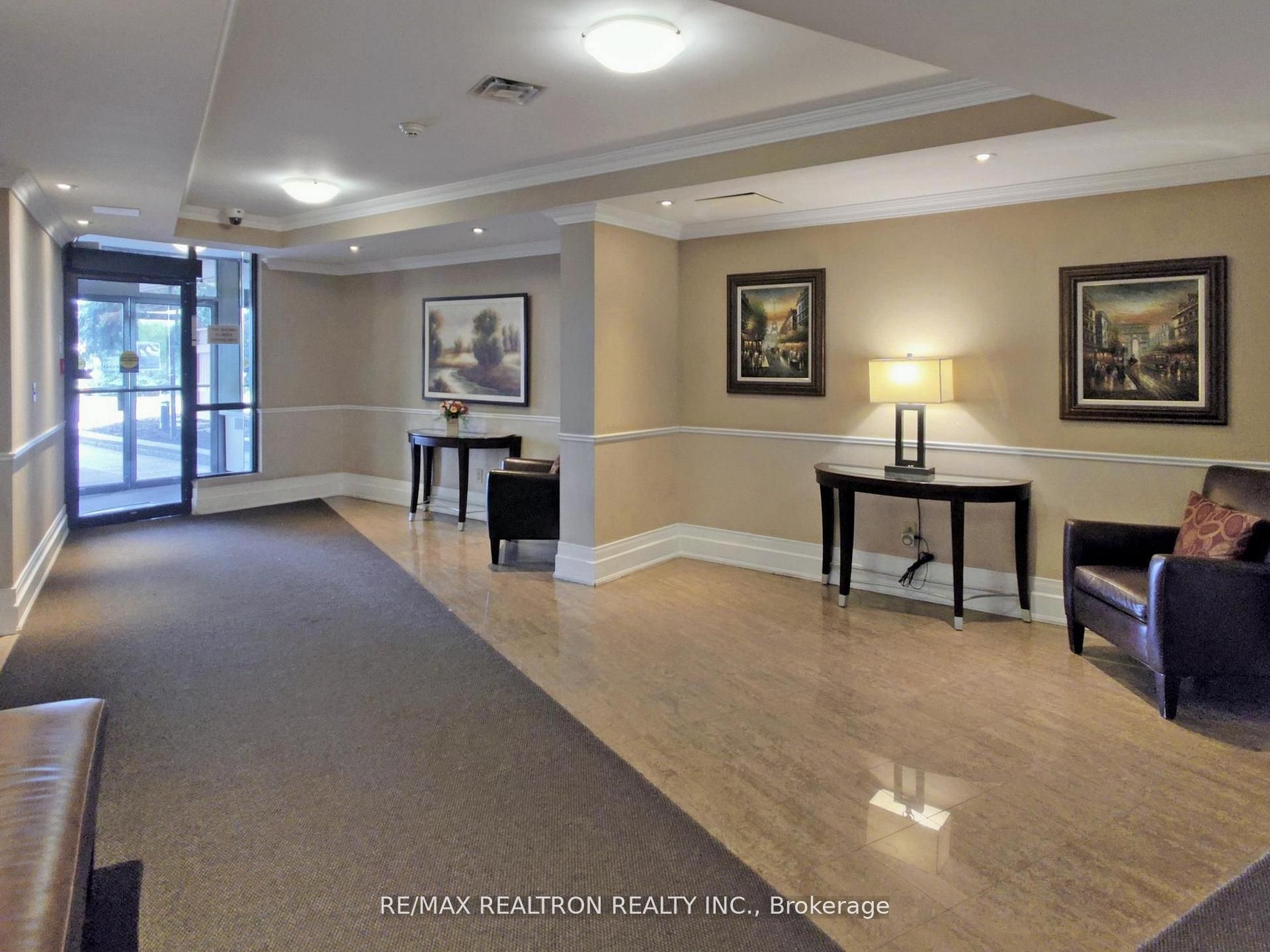 40 Harding Boulevard W 1015, Richmond Hill, ON L4C 9S5 photo 3