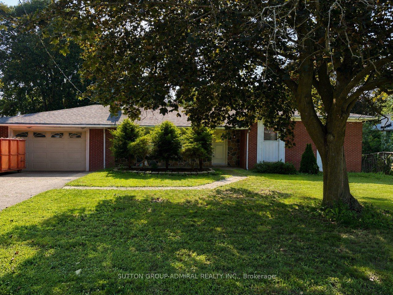 86 Hamilton Drive Main Floor, Newmarket, ON L3Y 3E8 photo 2