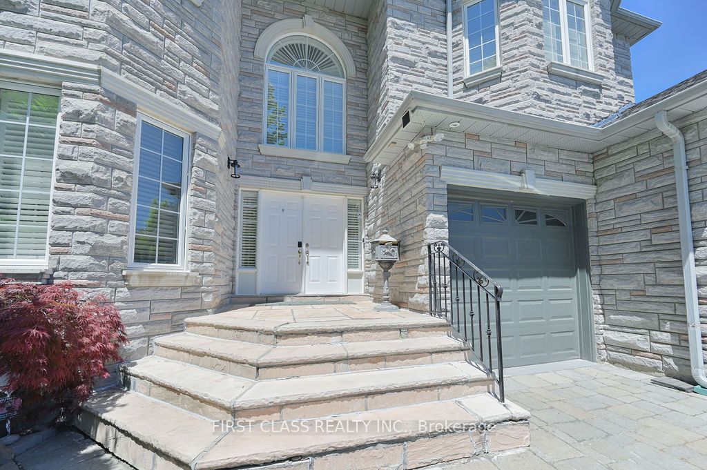 2 wainwright Avenue, Richmond Hill, ON L4C 5R5 photo 3