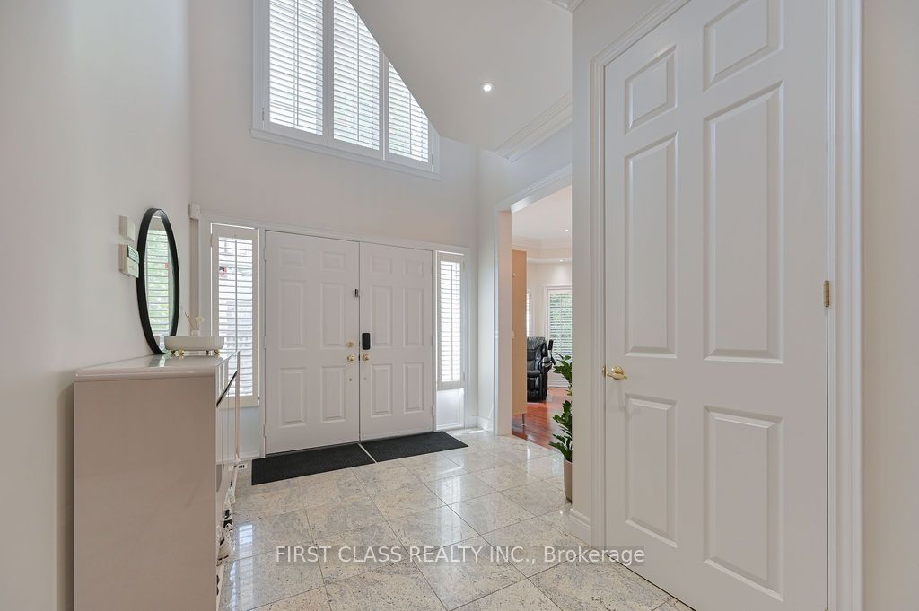 2 wainwright Avenue, Richmond Hill, ON L4C 5R5 photo 4