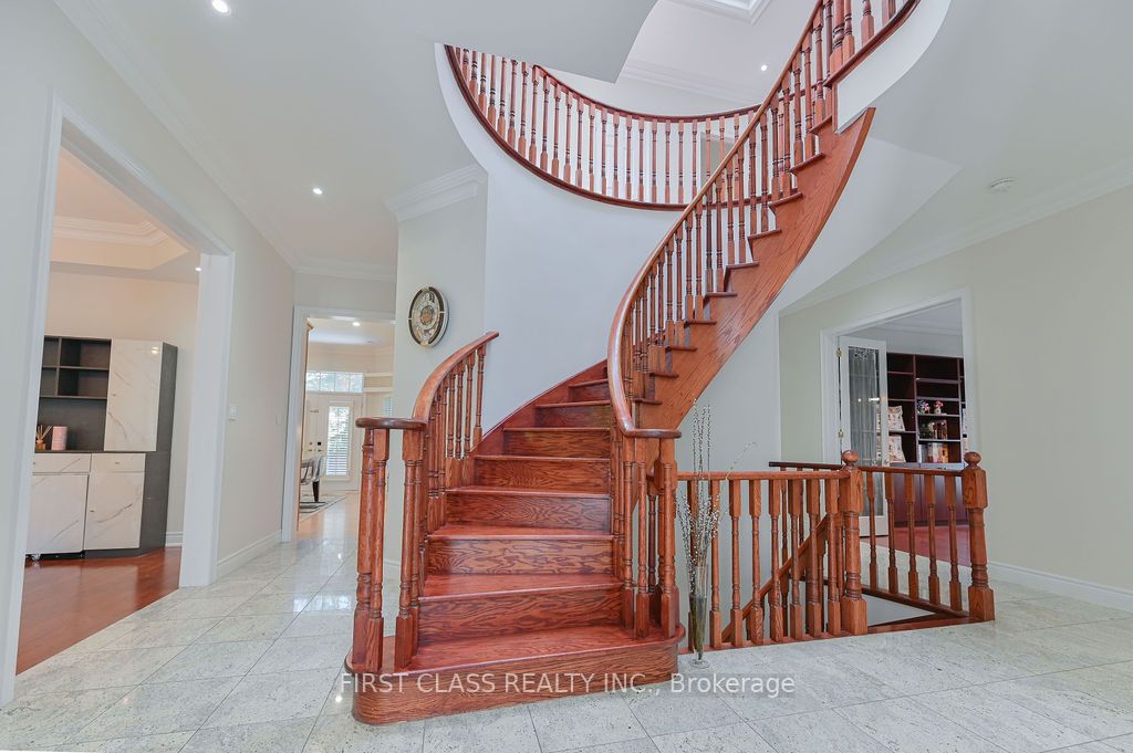 2 wainwright Avenue, Richmond Hill, ON L4C 5R5 photo 5