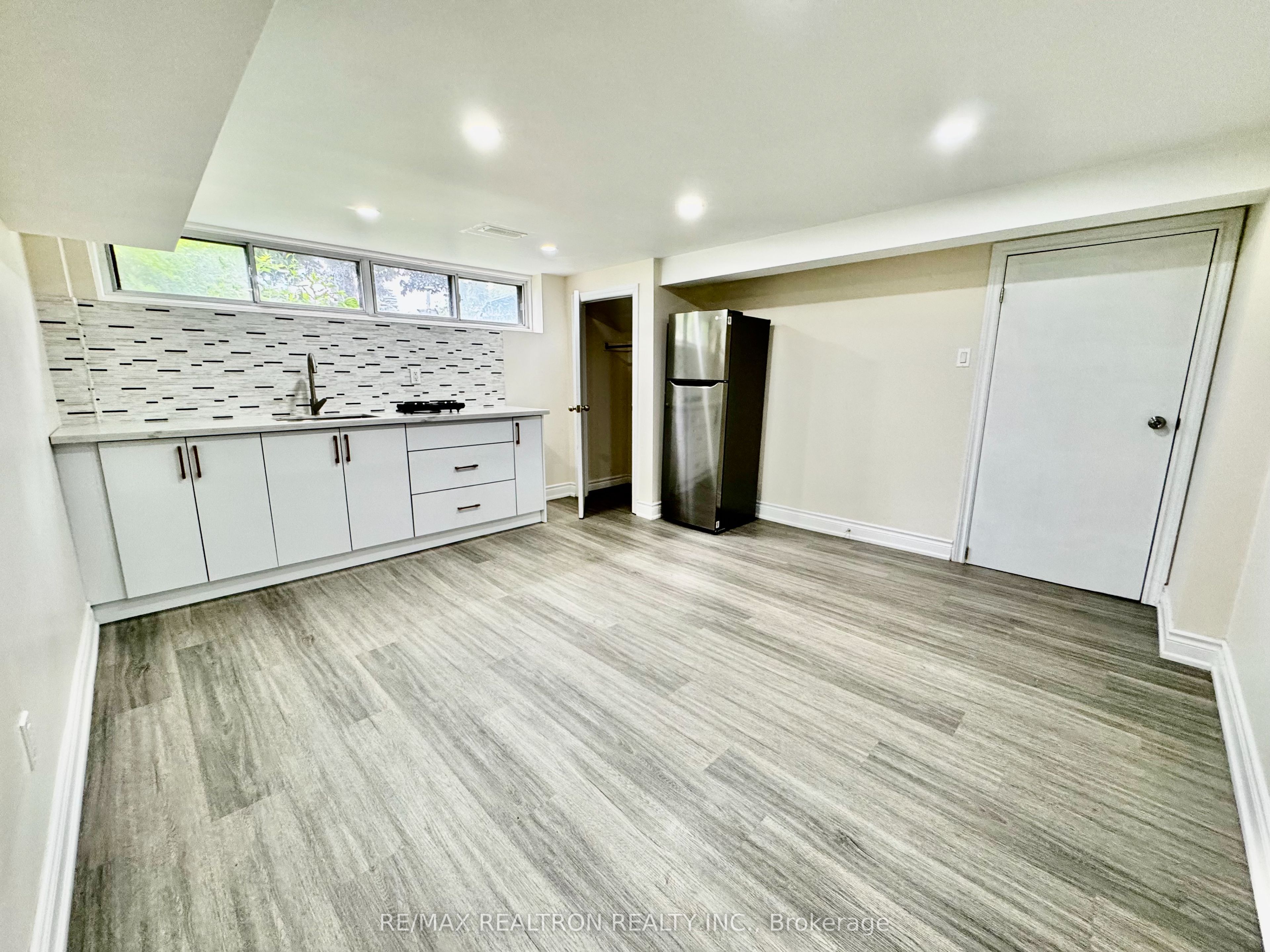 265 Browndale Crescent Basement, Richmond Hill, ON L4C 3H9 photo 2