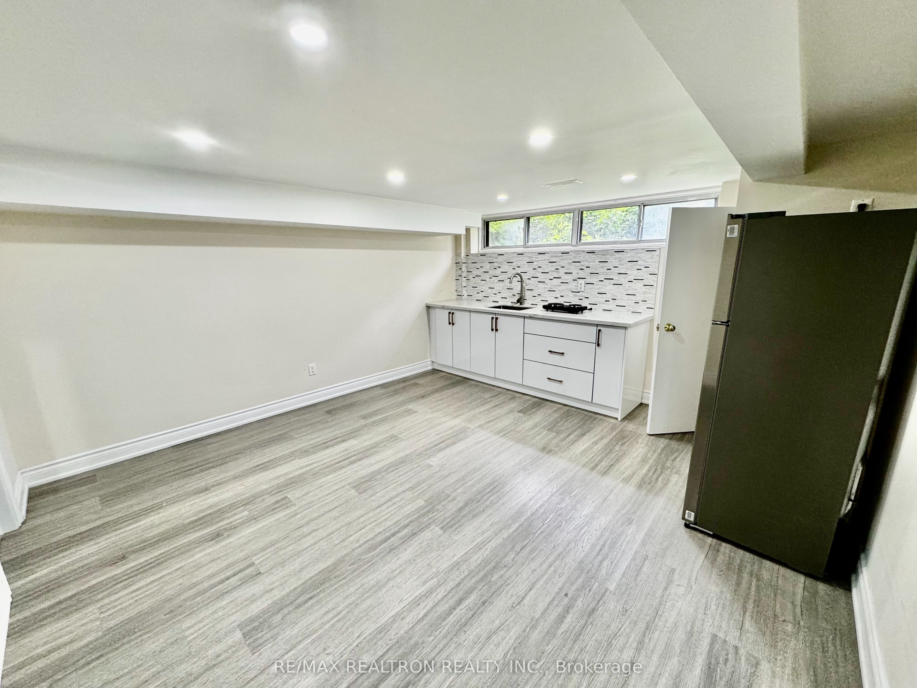 265 Browndale Crescent Basement, Richmond Hill, ON L4C 3H9 photo 3
