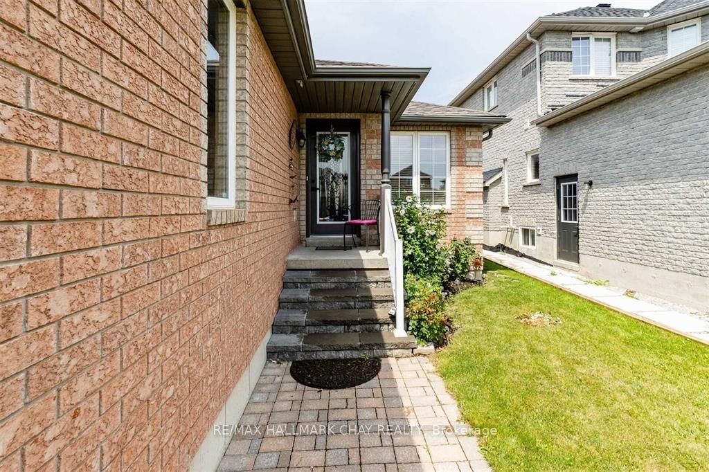 2123 Osbond Road Main, Innisfil, ON L9S 0B1 photo 2