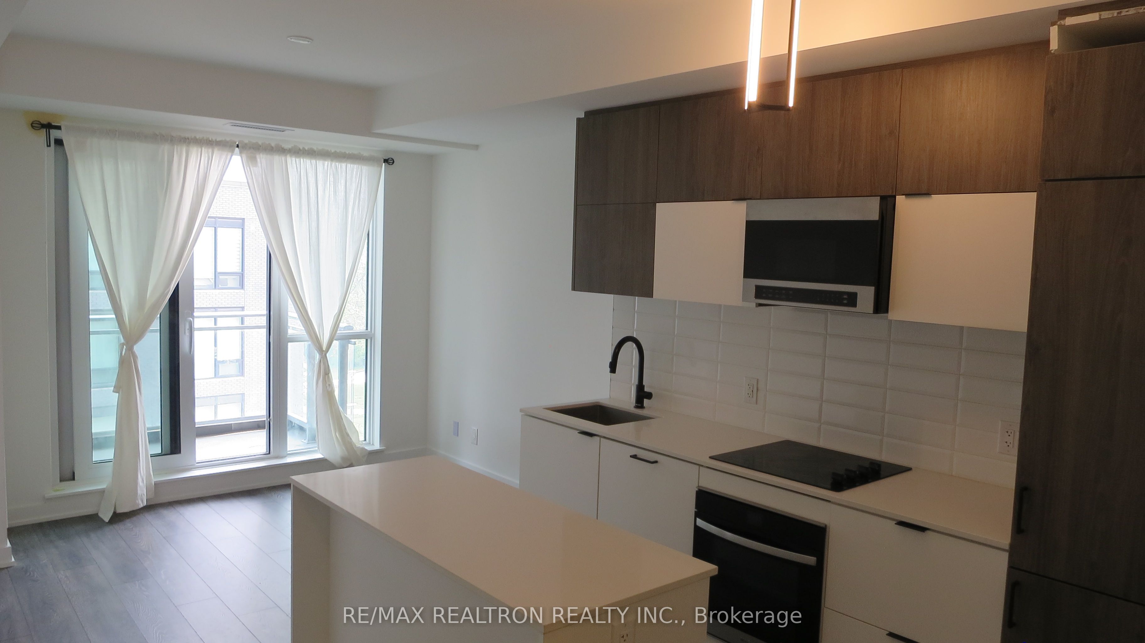 8888 Yonge Street 508, Richmond Hill, ON L4C 6Z1 photo 2