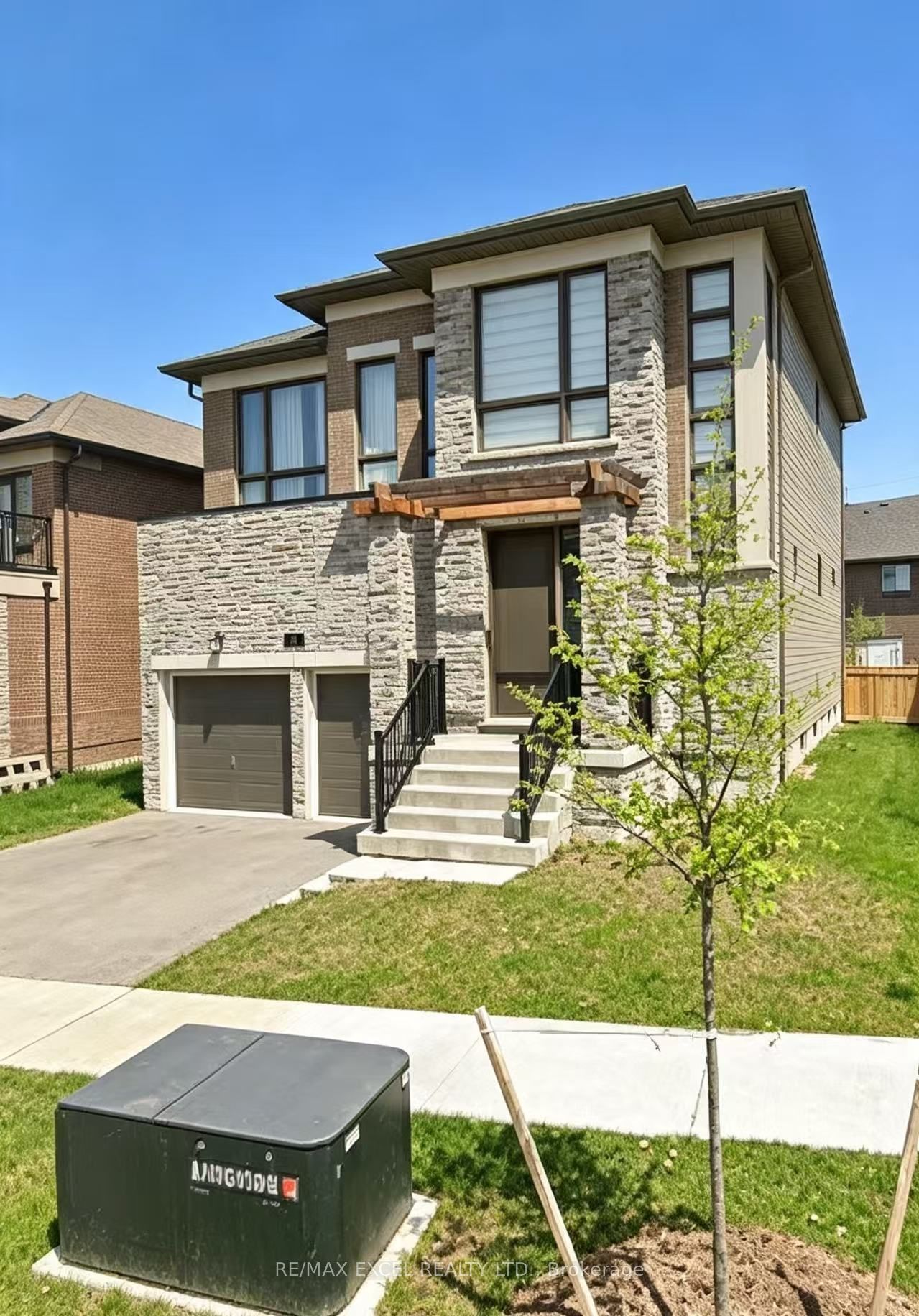 27 Starkweather Street, Aurora, ON L4G 0Z3
