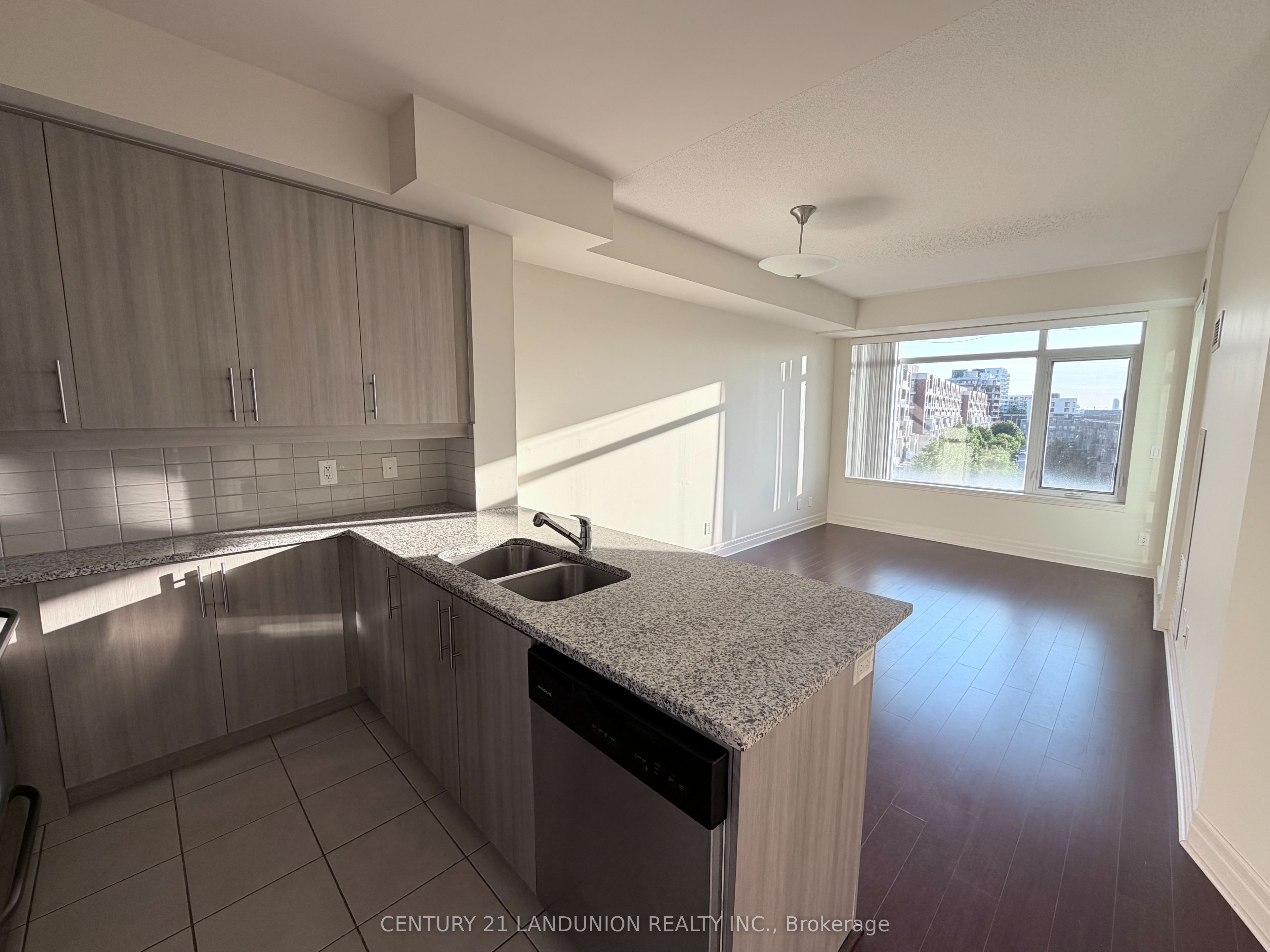 8110 Birchmount Road 503, Markham, ON L6G 0E3 photo 2
