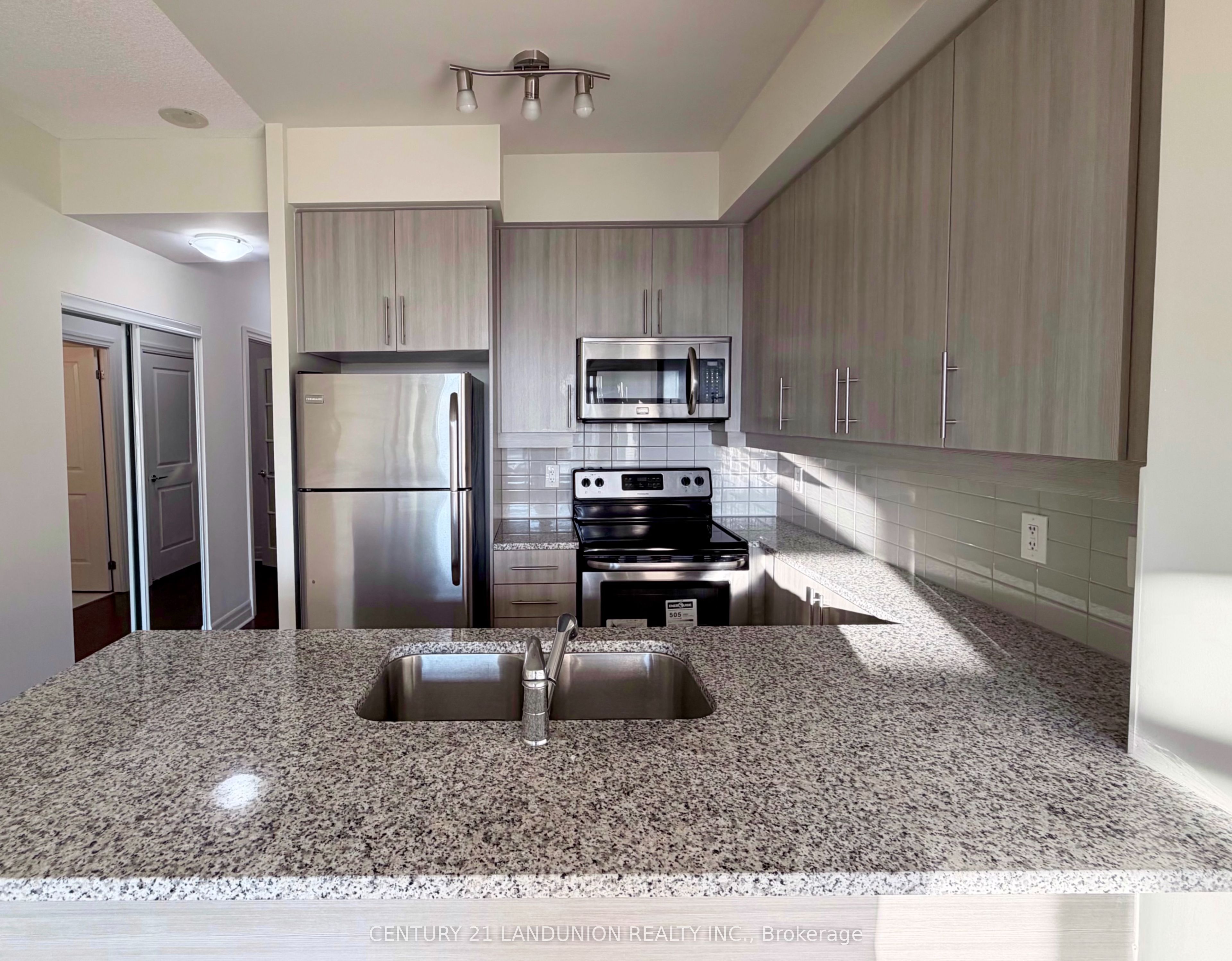 8110 Birchmount Road 503, Markham, ON L6G 0E3 photo 5