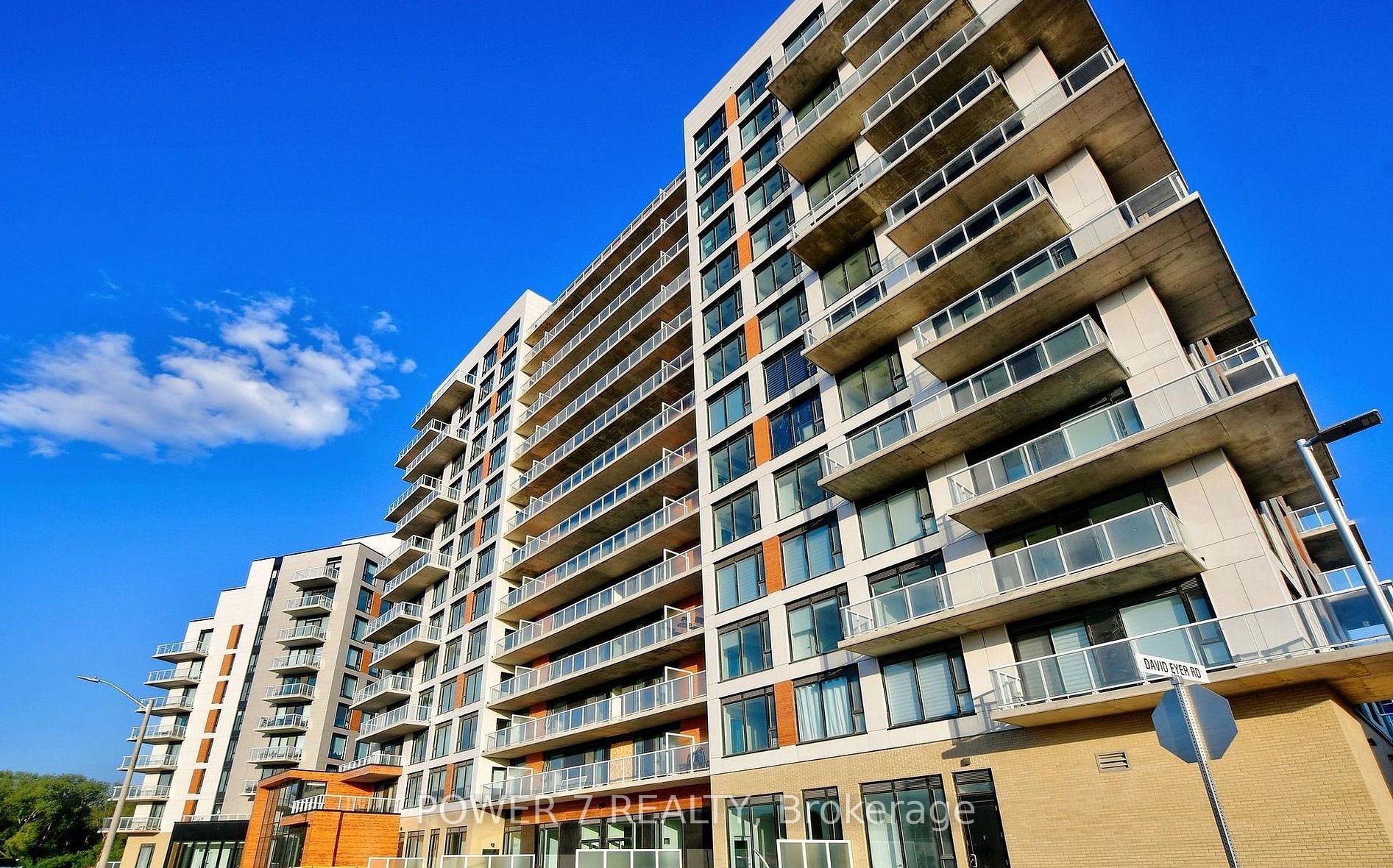 2 David Eyer Road 1422, Richmond Hill, ON L4S 0N6