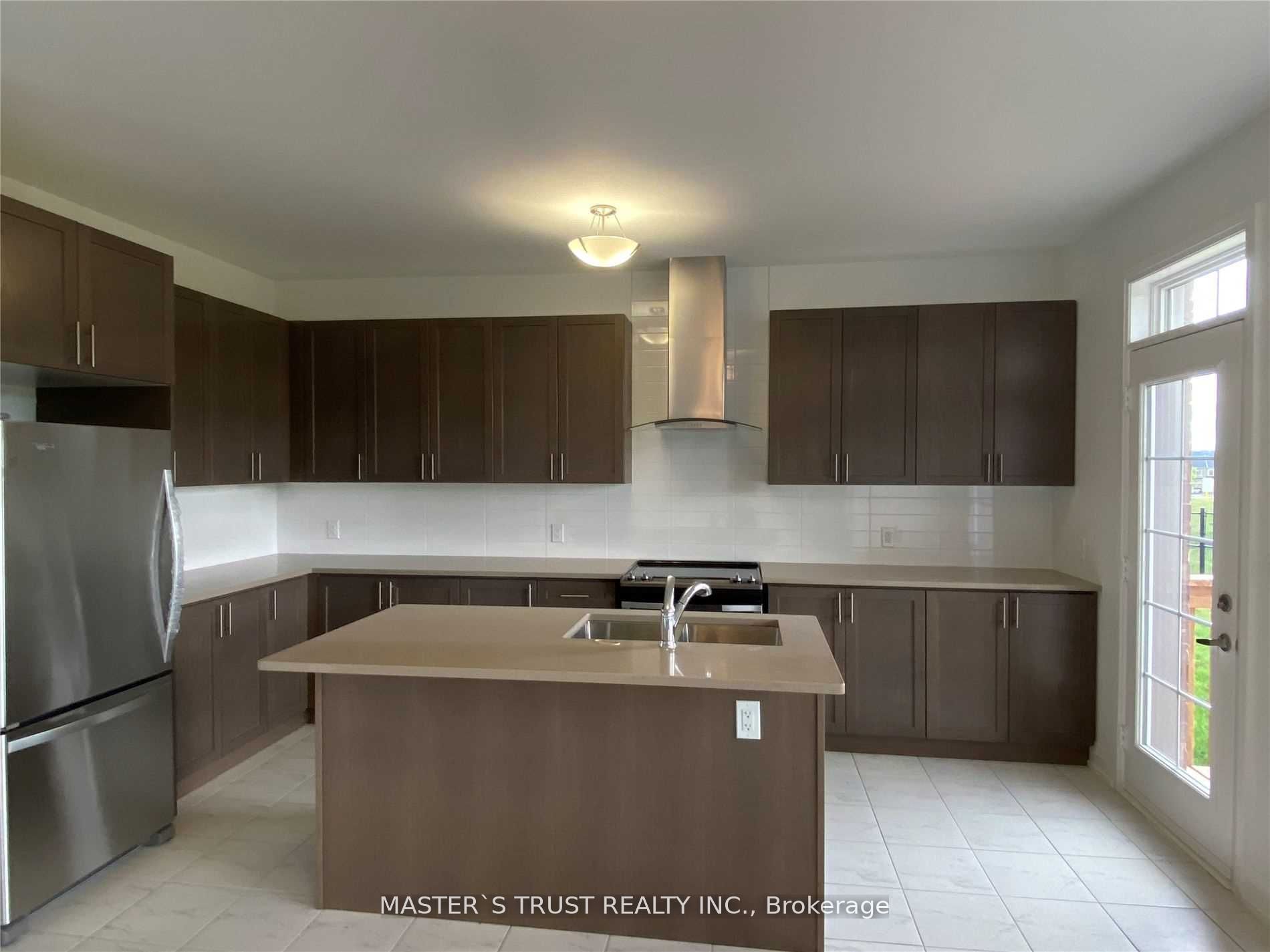 102 Frank Kelly Drive, East Gwillimbury, ON L9N 0V3 photo 3
