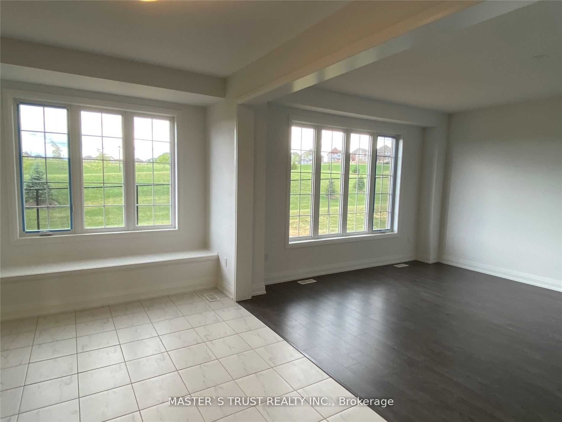 102 Frank Kelly Drive, East Gwillimbury, ON L9N 0V3 photo 4