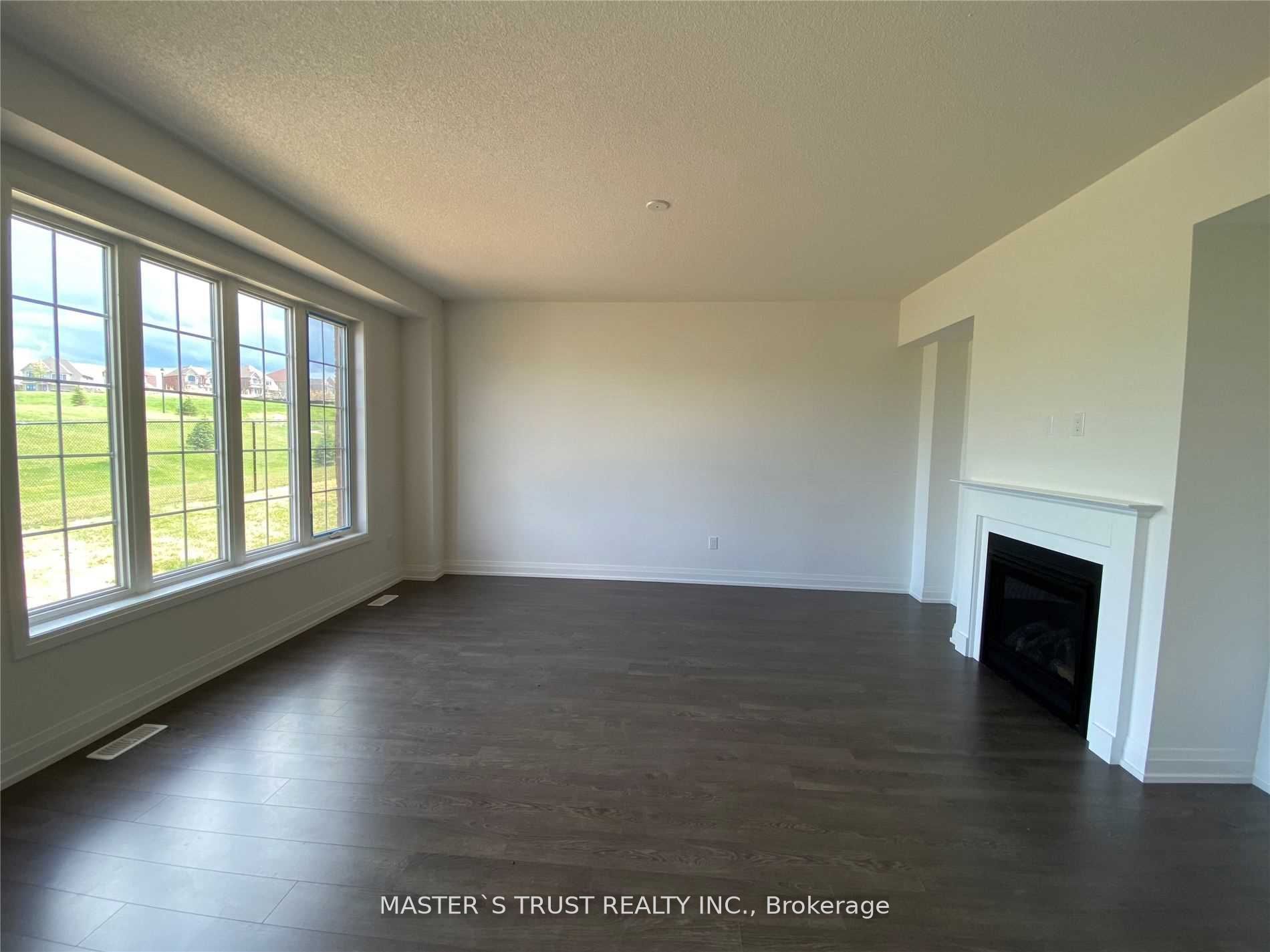 102 Frank Kelly Drive, East Gwillimbury, ON L9N 0V3 photo 5