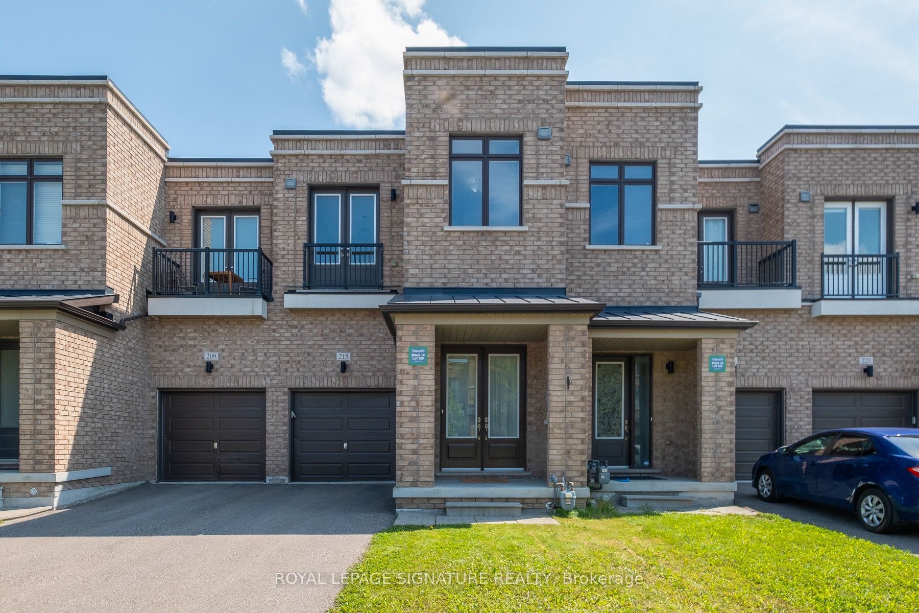 215 Elyse Court, Aurora, ON L4G 2C9
