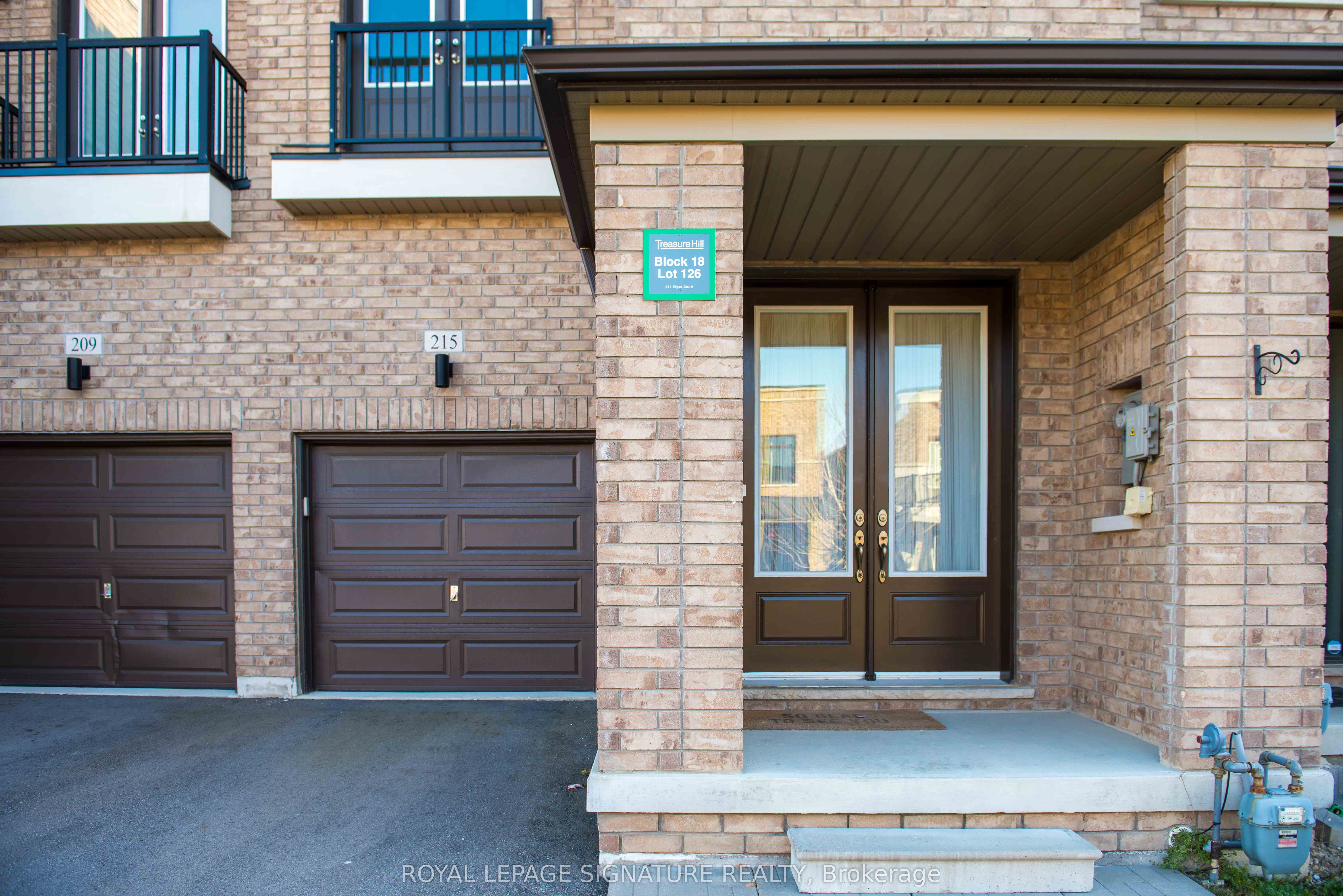 215 Elyse Court, Aurora, ON L4G 2C9 photo 2