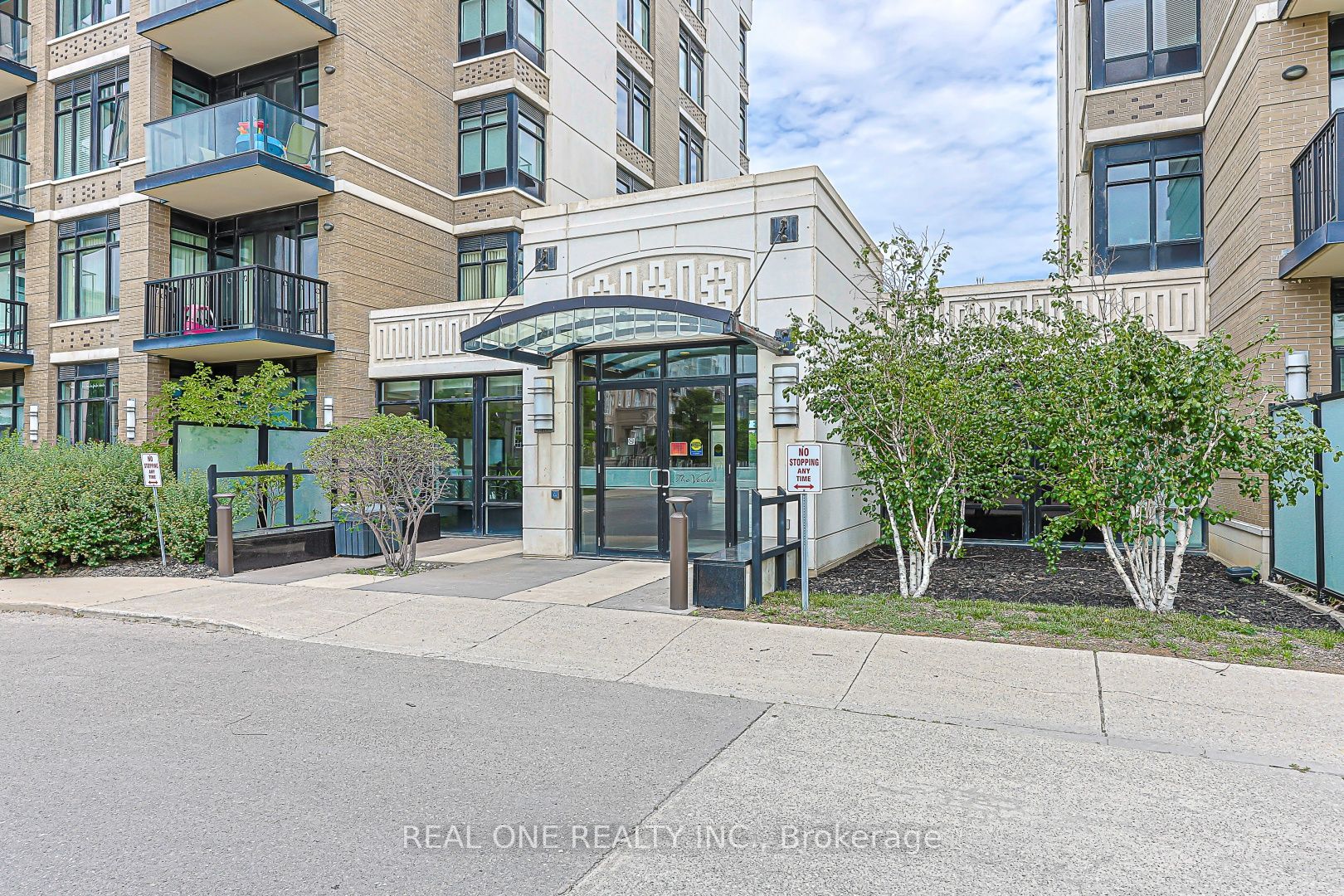 111 Upper Duke Crescent 214, Markham, ON L6G 0C8 photo 3