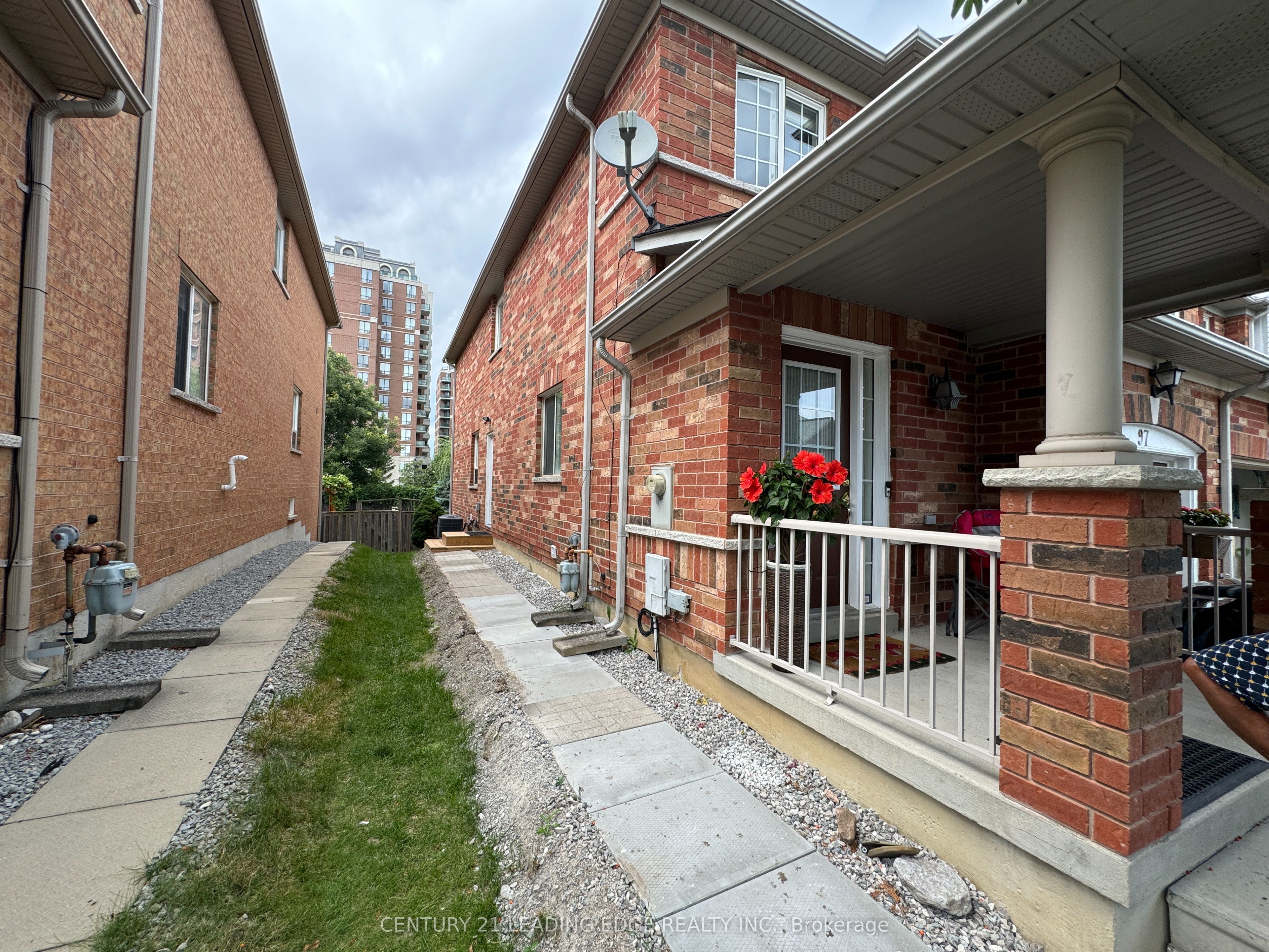 97 Revelstoke Crescent Basement, Richmond Hill, ON L4B 4T4