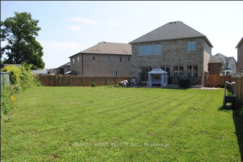 1807 Emberton Way, Innisfil, ON L9S 0N4 photo 2