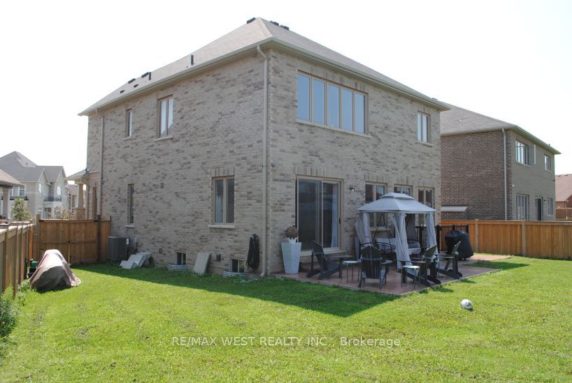 1807 Emberton Way, Innisfil, ON L9S 0N4 photo 4