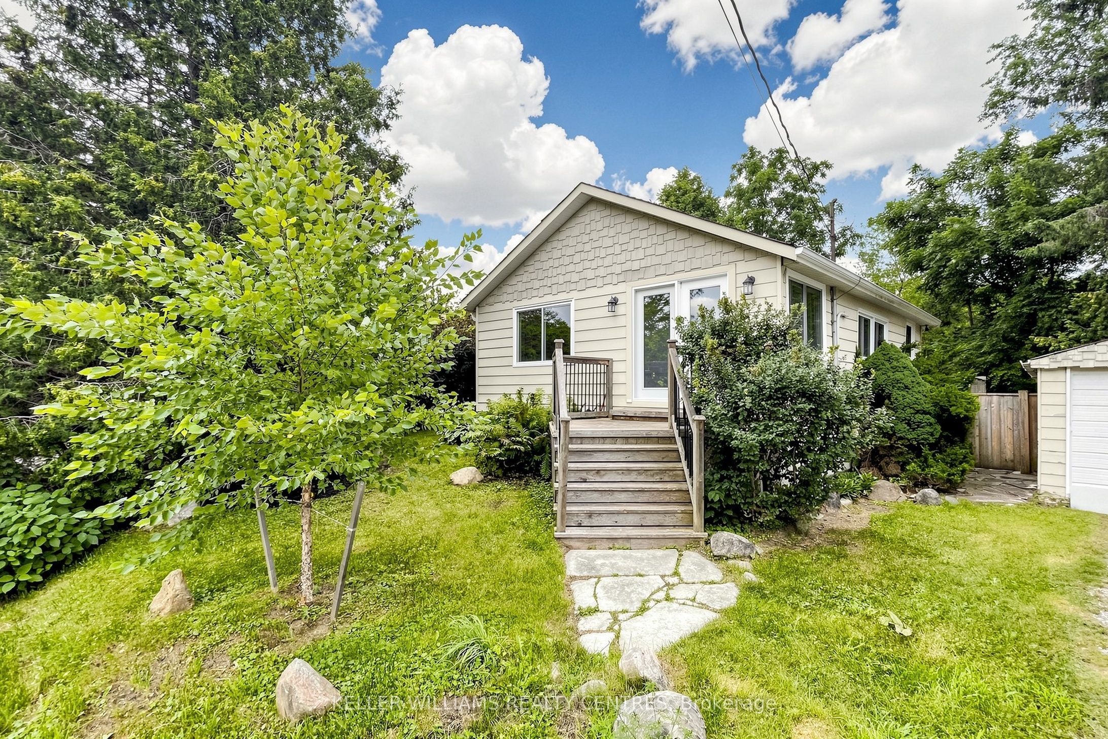 9 Maple Grove Street, Whitchurch-Stouffville, ON L4A 2X6 photo 4