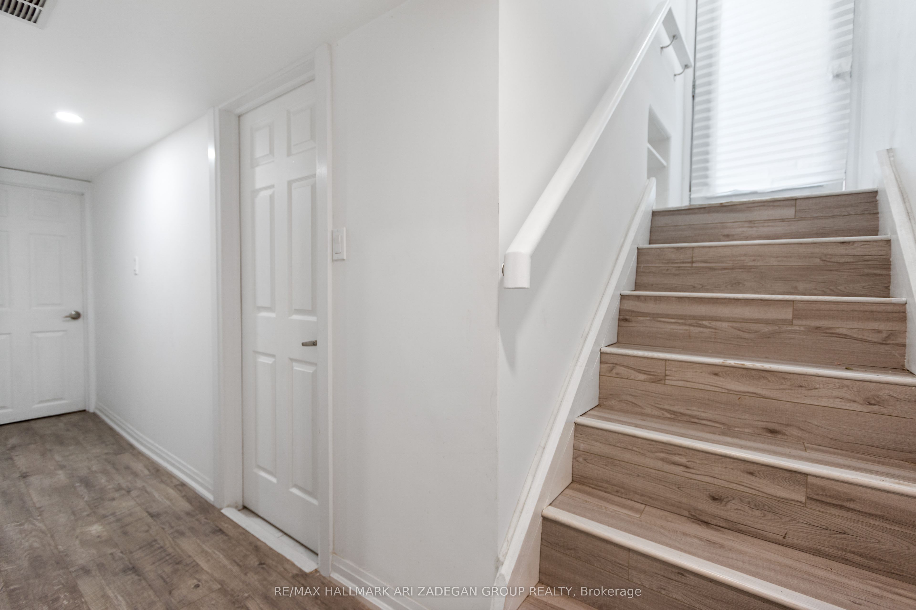 149 Septonne Avenue LF, Newmarket, ON L3Y 2W4 photo 2
