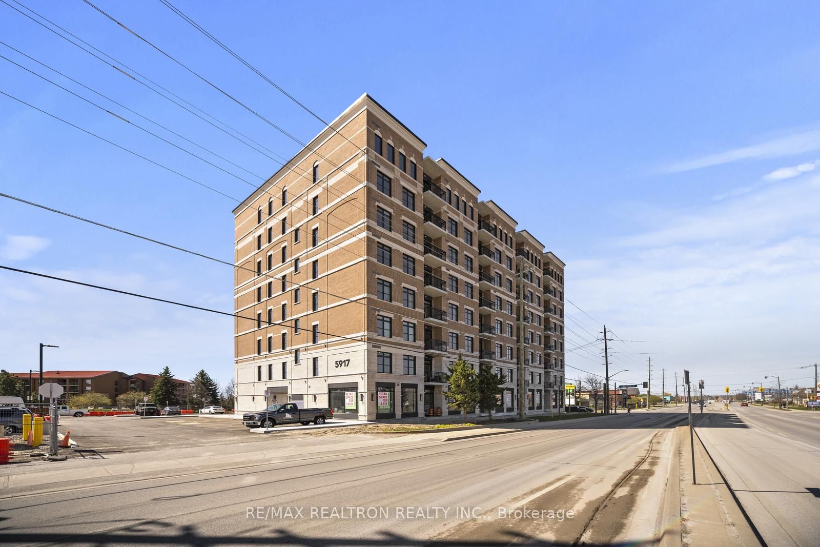 5917 Main Street Ph811, Whitchurch-Stouffville, ON L4A 5G4 photo 2