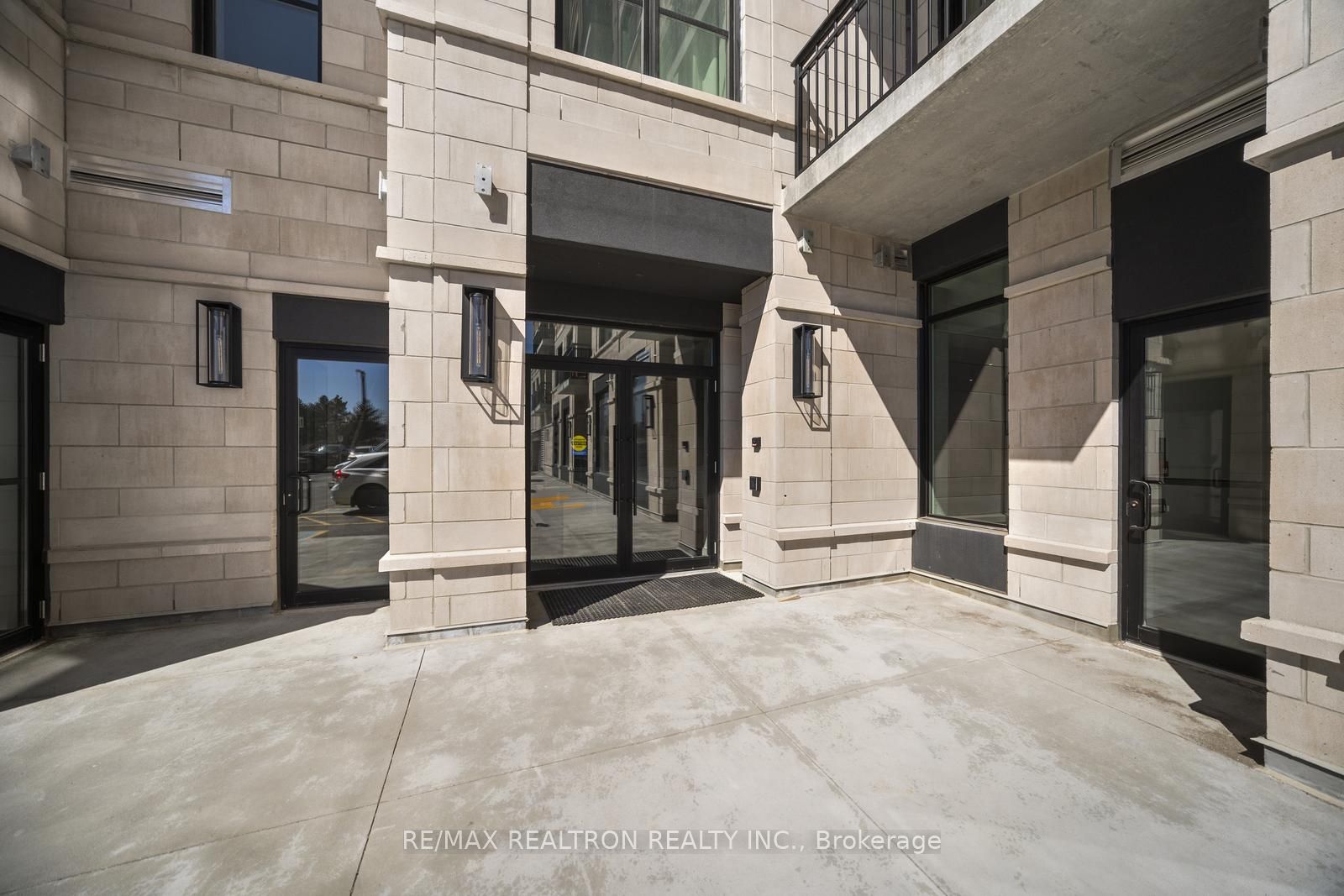 5917 Main Street Ph811, Whitchurch-Stouffville, ON L4A 5G4 photo 4