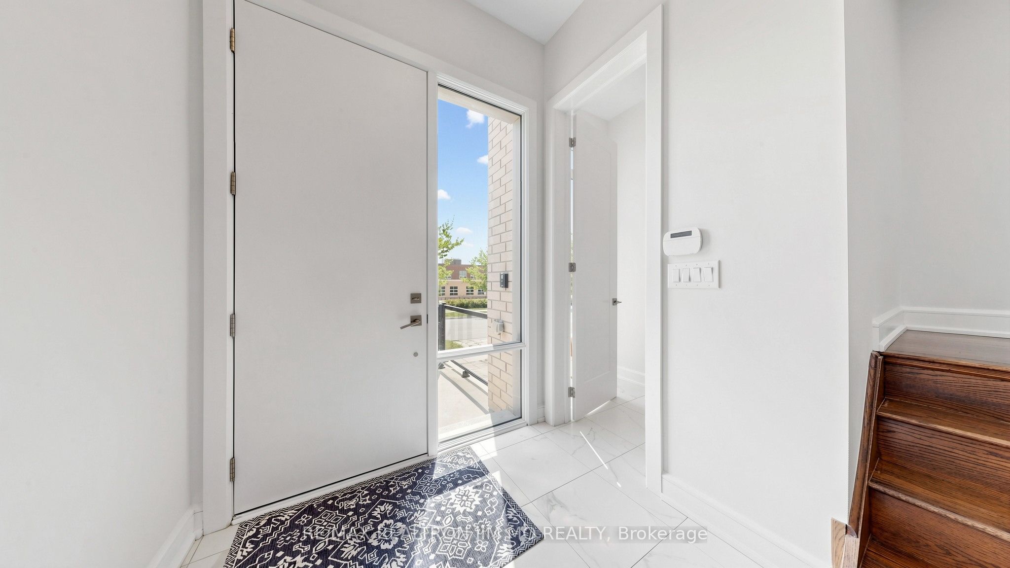 16 Farrell Road, Vaughan, ON L6A 4W7 photo 3