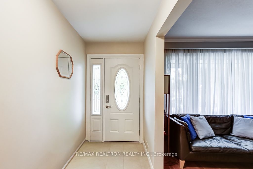 2 Captain Armstrong Lane, Markham, ON L3P 3C9 photo 4