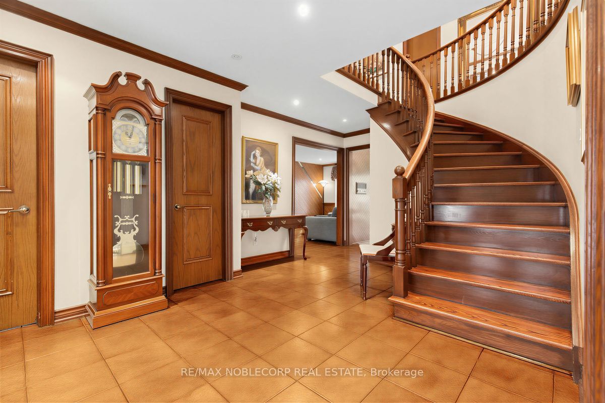 256 Airdrie Drive, Vaughan, ON L4L 1C6 photo 3