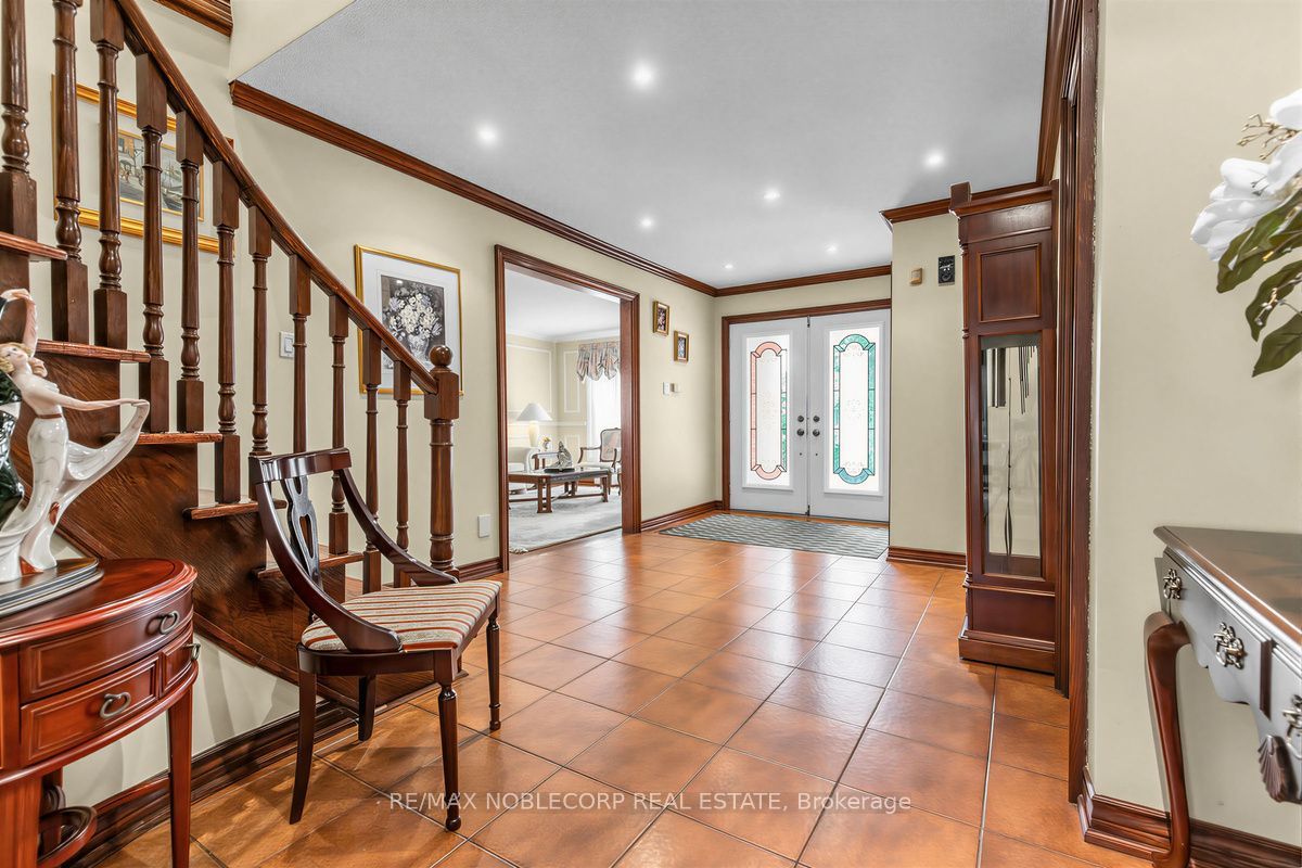 256 Airdrie Drive, Vaughan, ON L4L 1C6 photo 4