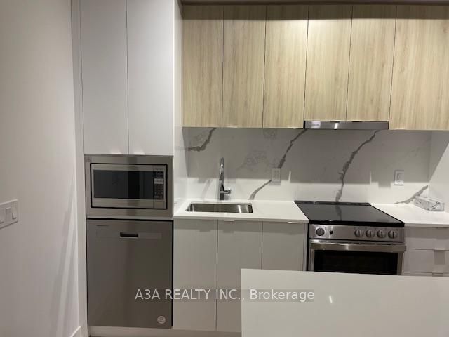 50 Upper Mall Way 2401, Vaughan, ON L4J 4P8