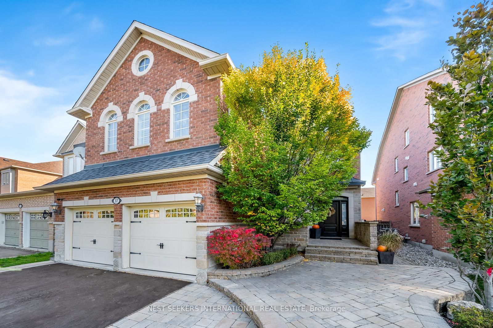 37 RAVINE EDGE Drive, Richmond Hill, ON L4E 4J3 photo 2