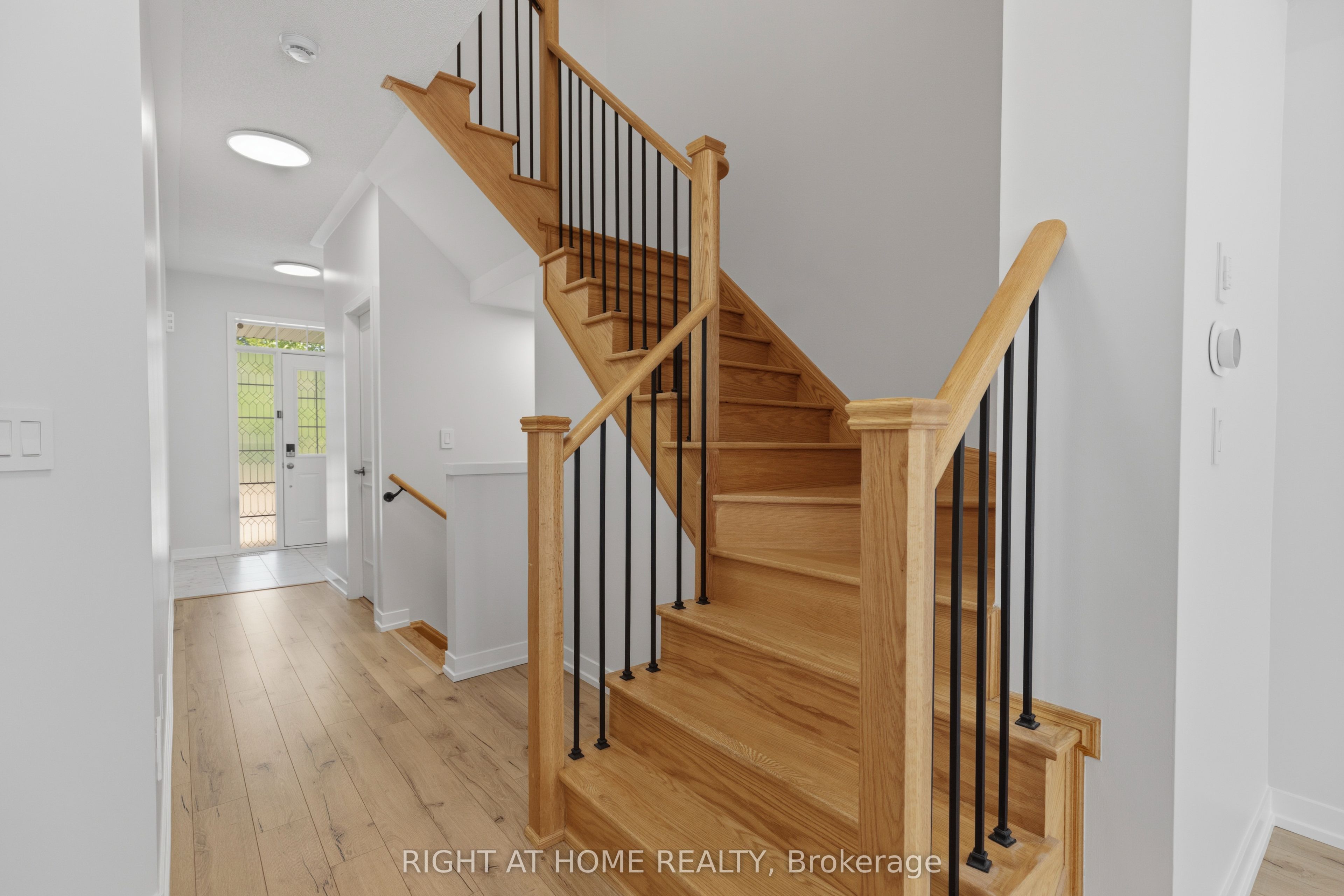 206 Harding Park Street, Newmarket, ON L3Y 0E3 photo 4