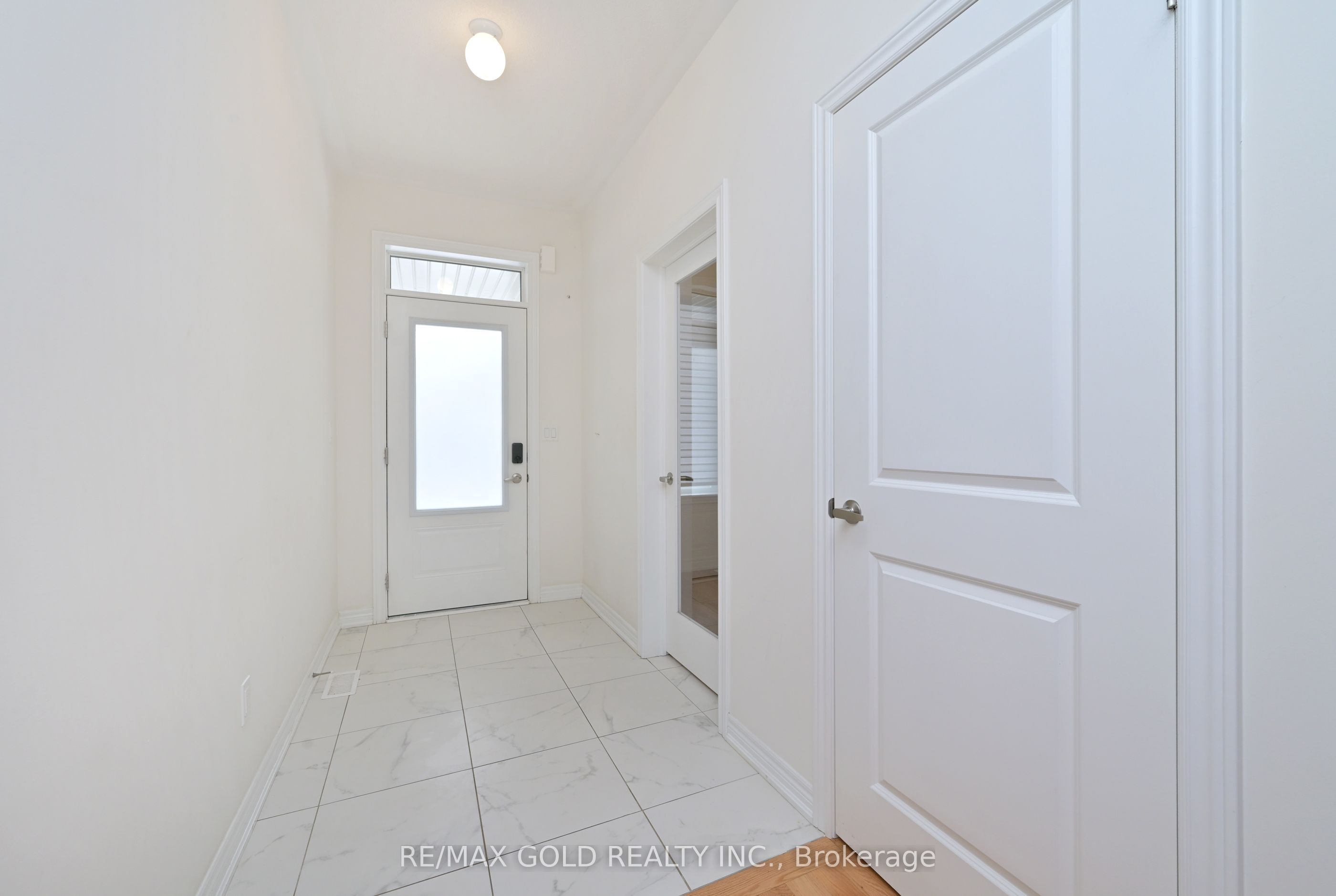 1345 Davis Loop, Innisfil, ON L0L 0B1 photo 2