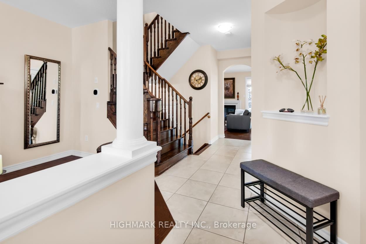 181 Emma Broadbent Court, Newmarket, ON L3X 3K9 photo 4