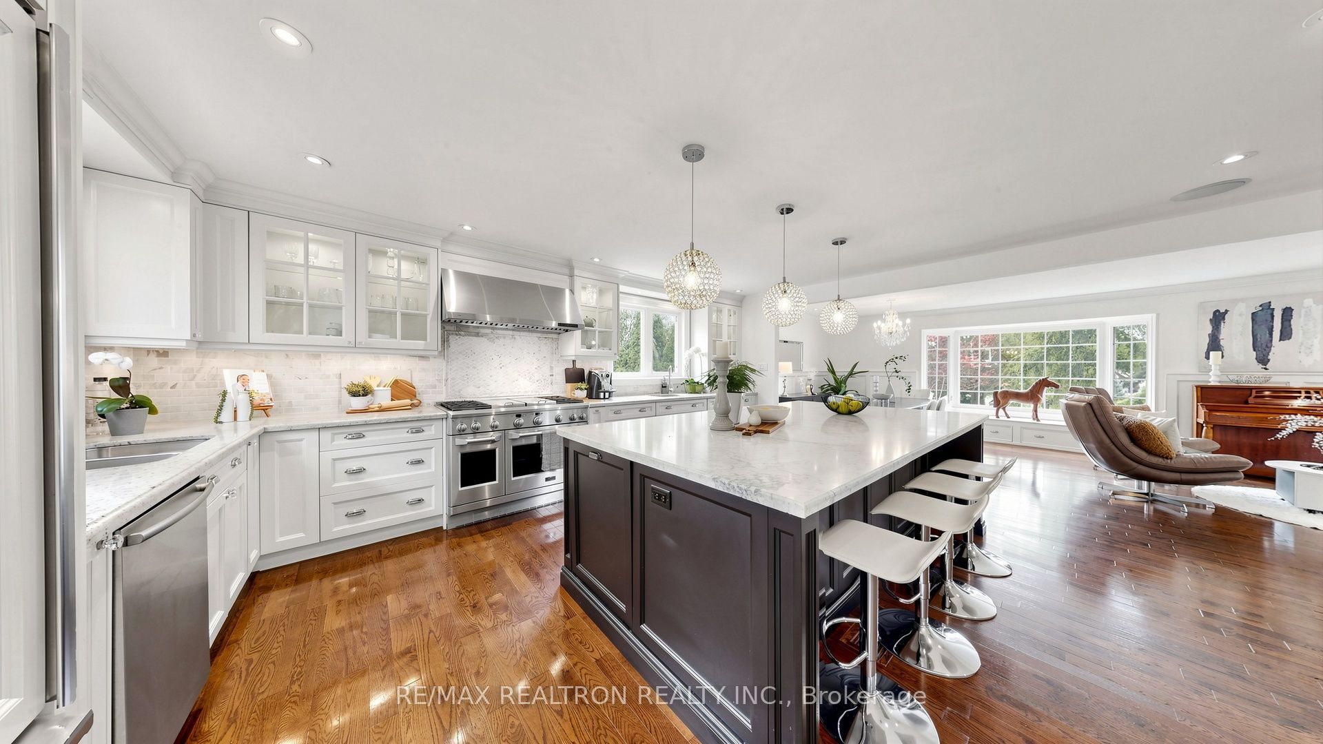 14 Oak Grove Court, Markham, ON L3T 2Z9 photo 3