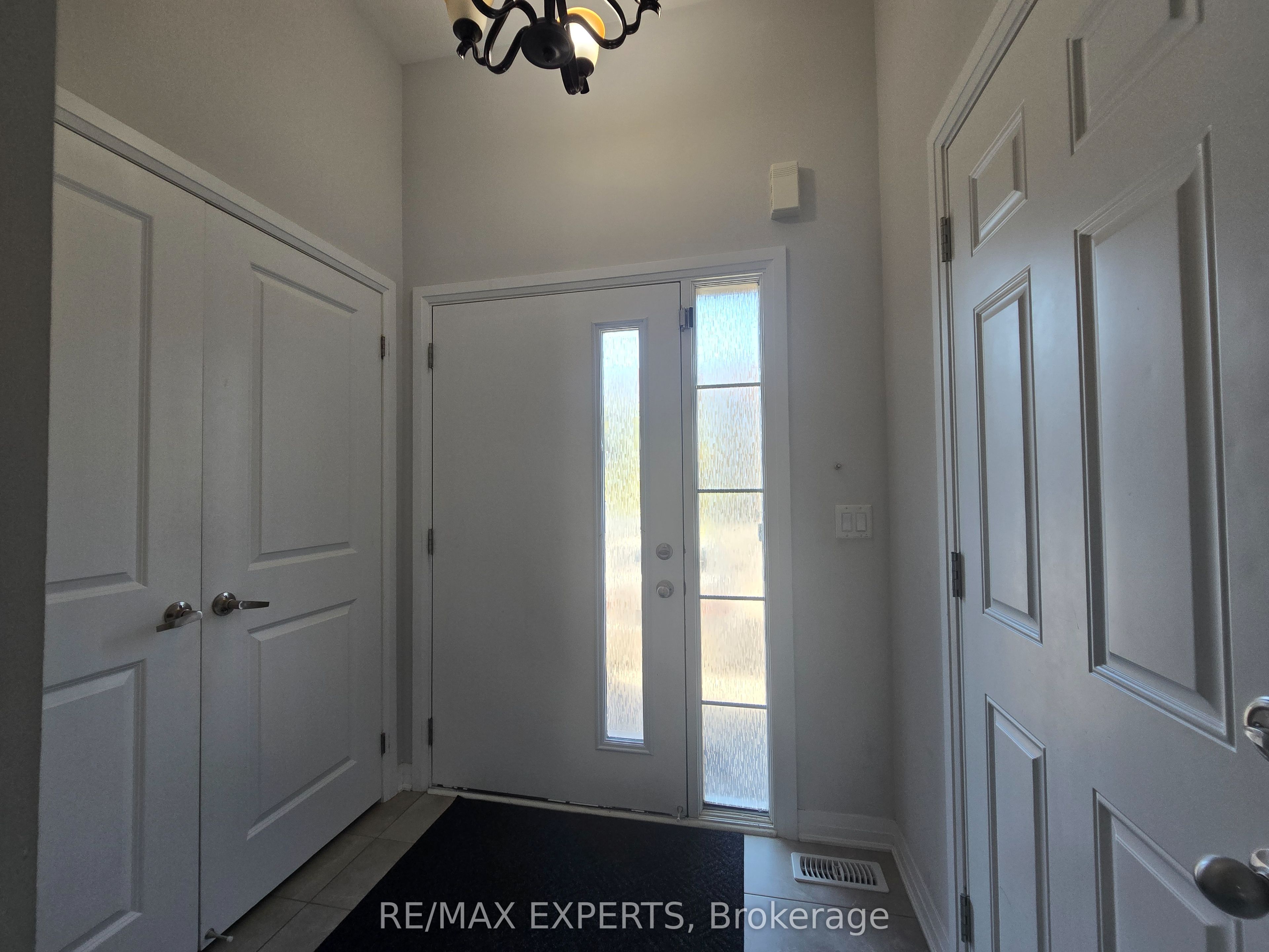 35 Landolfi Way, Bradford West Gwillimbury, ON L3Z 4L7 photo 2