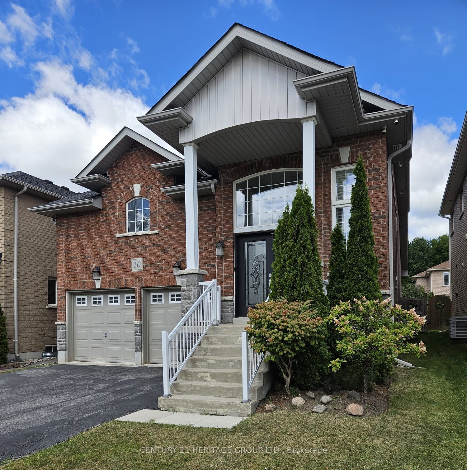 10 Orville Hand Court, Bradford West Gwillimbury, ON L3Z 3H9 photo 2