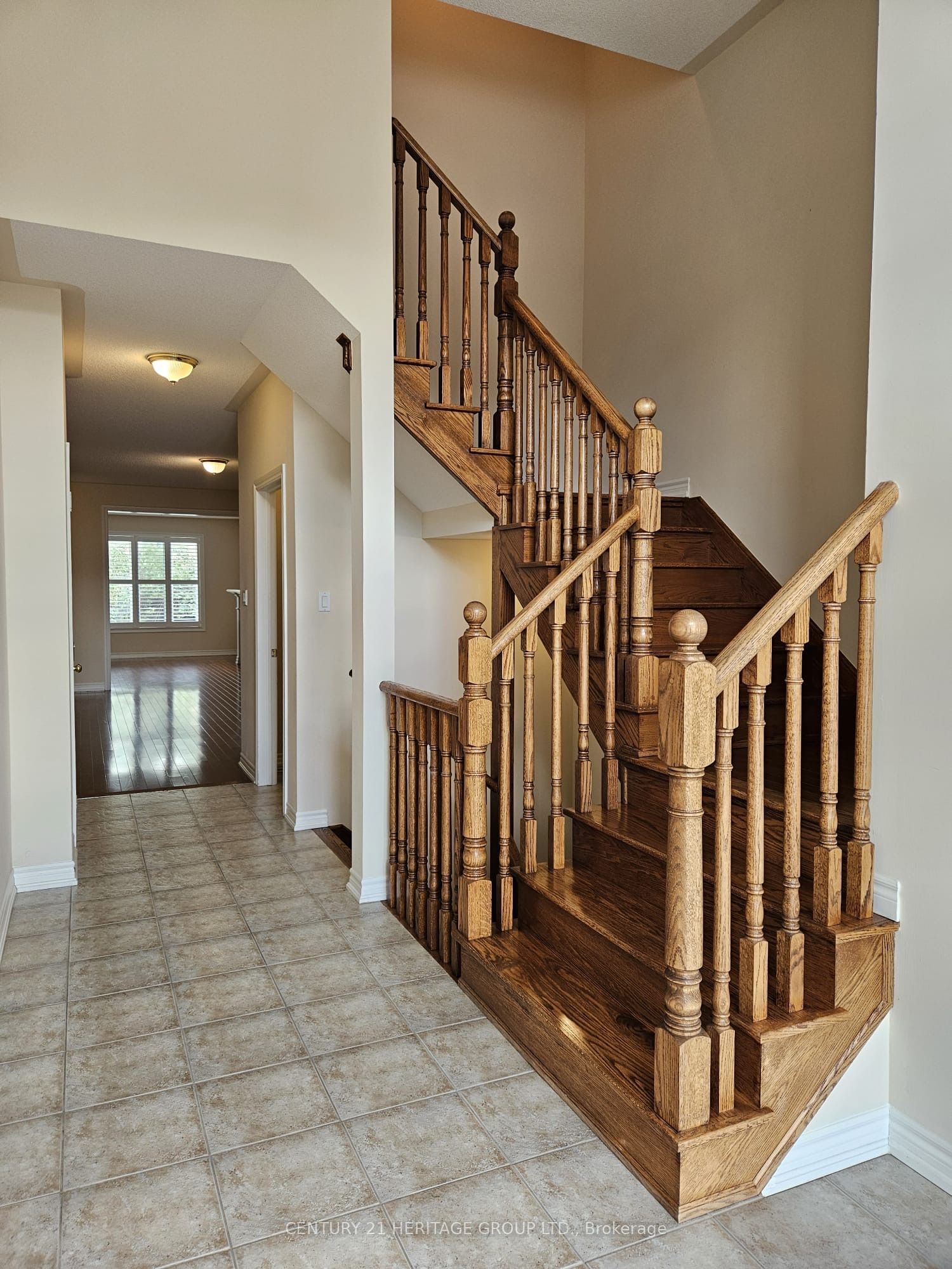 10 Orville Hand Court, Bradford West Gwillimbury, ON L3Z 3H9 photo 3