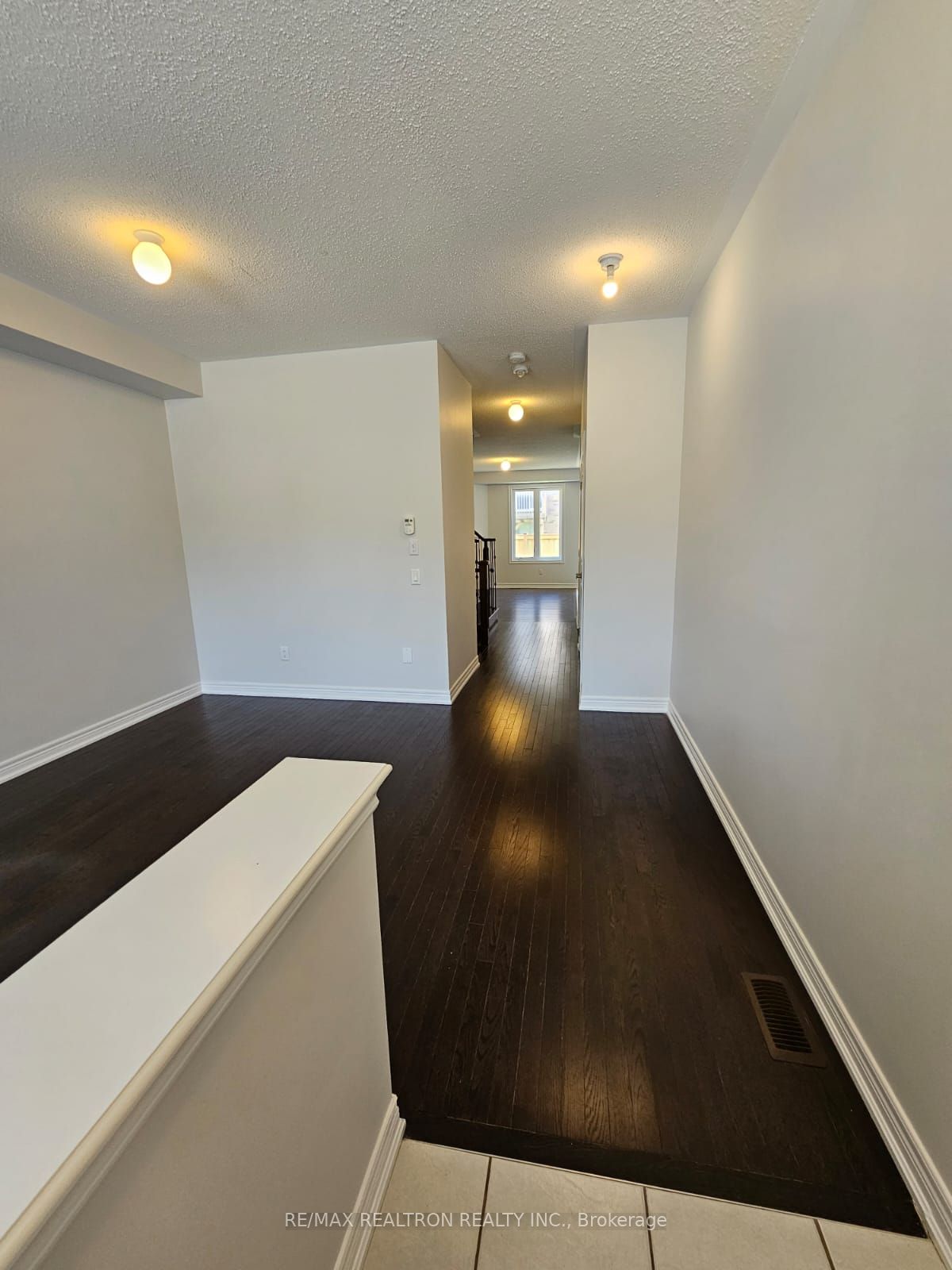 19 Walter English Drive, East Gwillimbury, ON L9N 0R8 photo 2