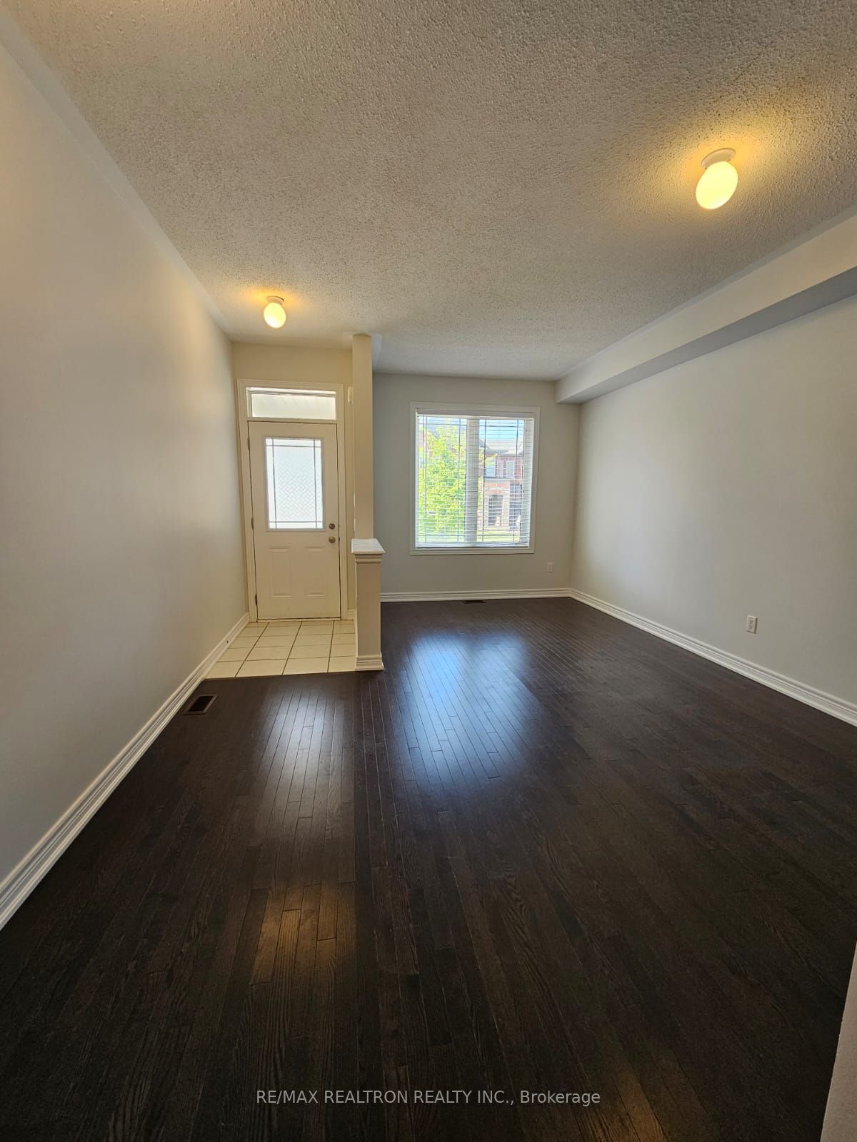 19 Walter English Drive, East Gwillimbury, ON L9N 0R8 photo 3