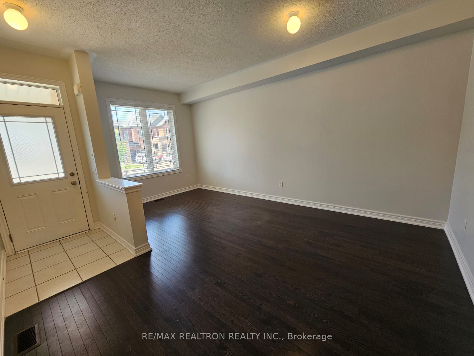 19 Walter English Drive, East Gwillimbury, ON L9N 0R8 photo 4