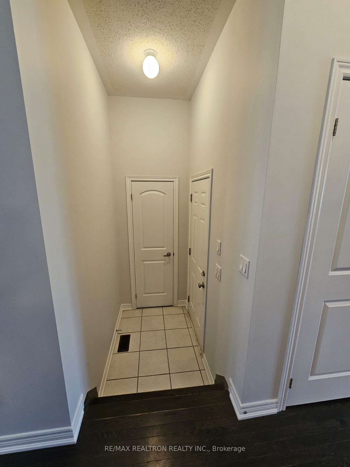 19 Walter English Drive, East Gwillimbury, ON L9N 0R8 photo 5