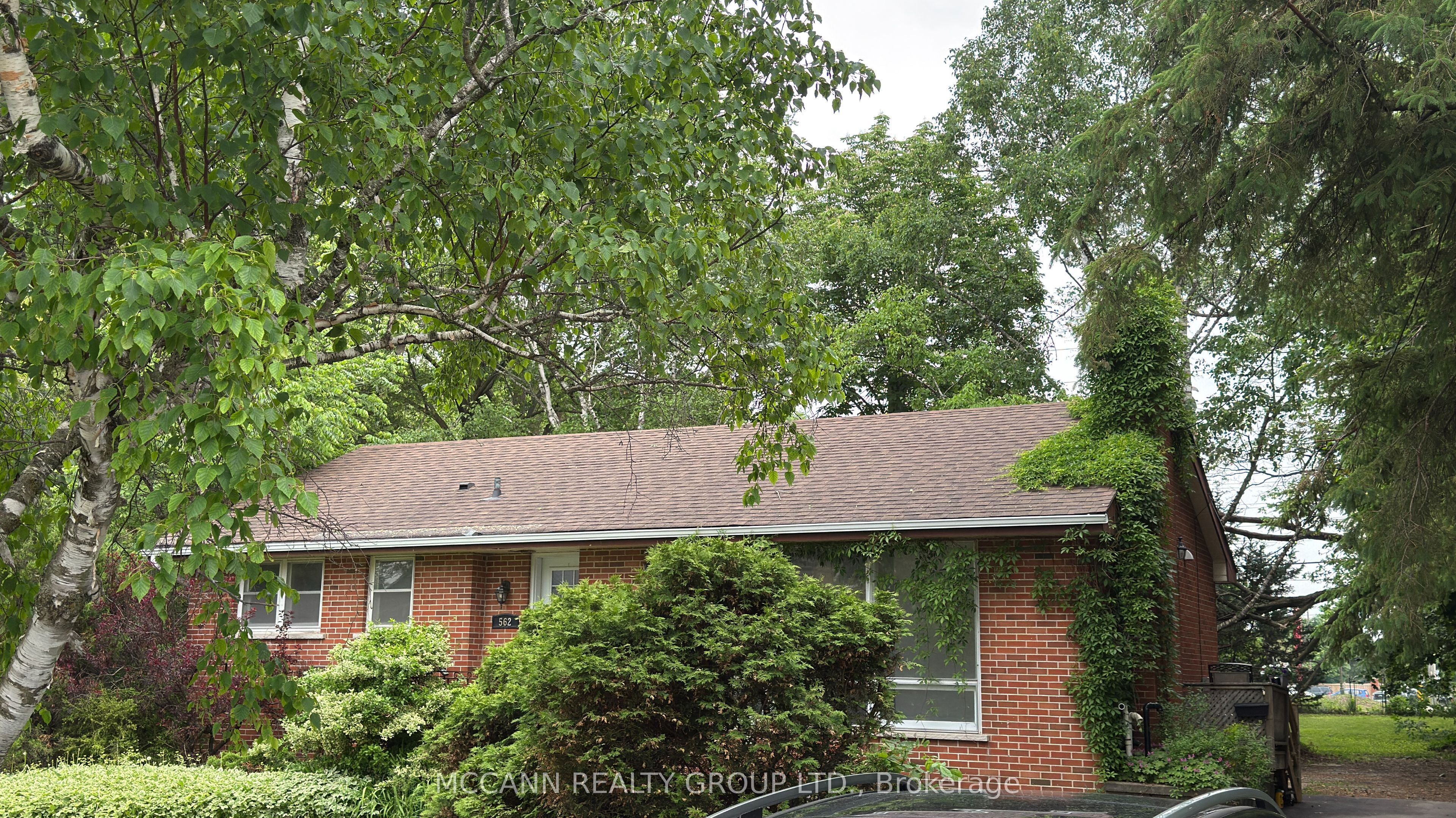 562 Mulock Court B, Newmarket, ON L3Y 5H2
