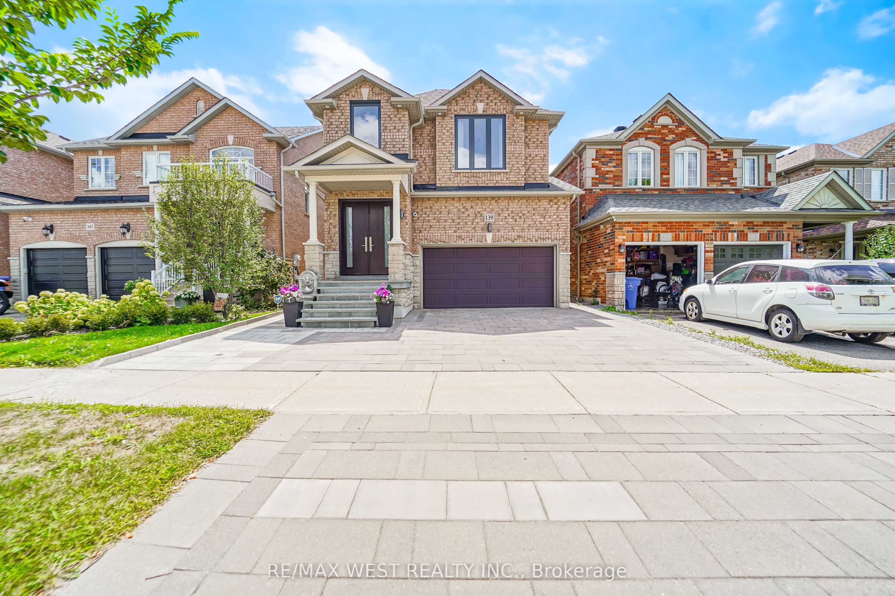 139 River Ridge Boulevard, Aurora, ON L4G 7T7 photo 2