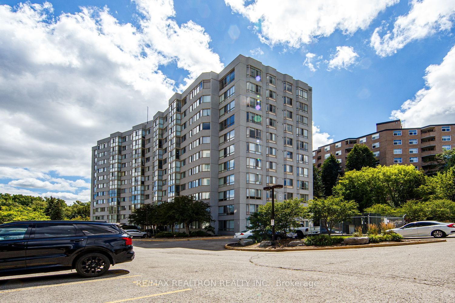 270 Davis Drive, Newmarket, ON L3Y 8K2