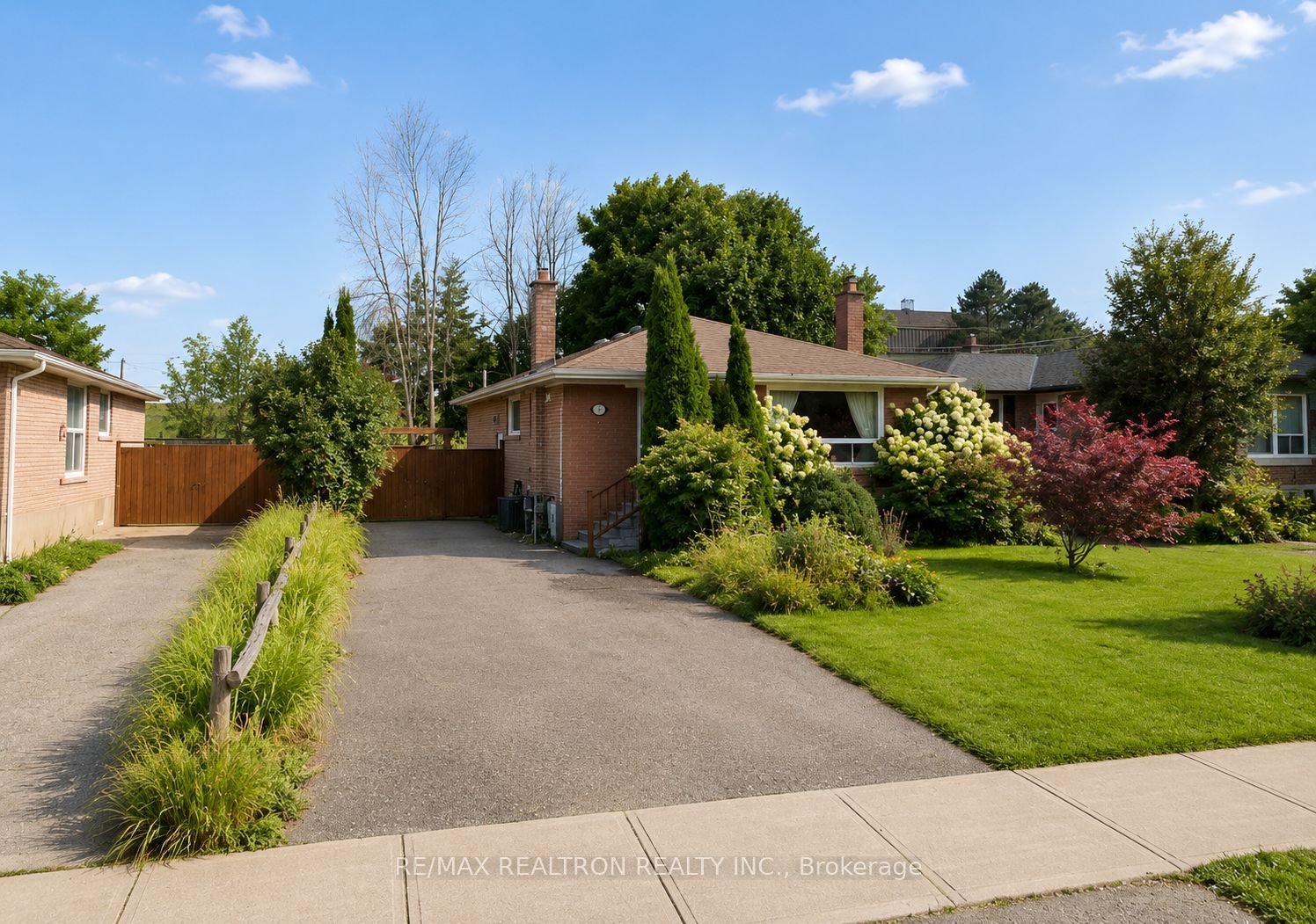 13 Aurora Heights Drive Basement, Aurora, ON L4G 2W3